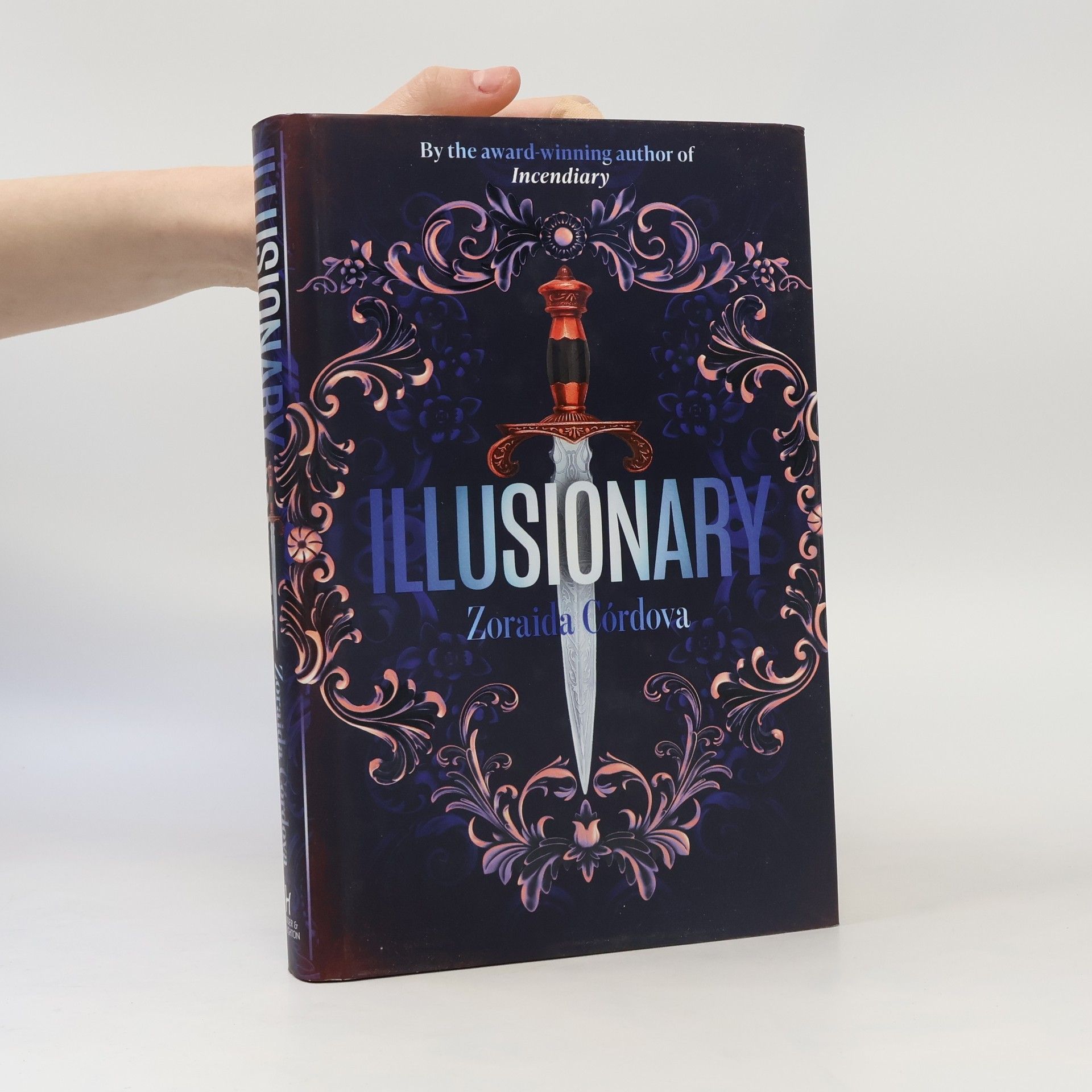 Zoraida Córdova Hollow Crown - 2: Illusionary