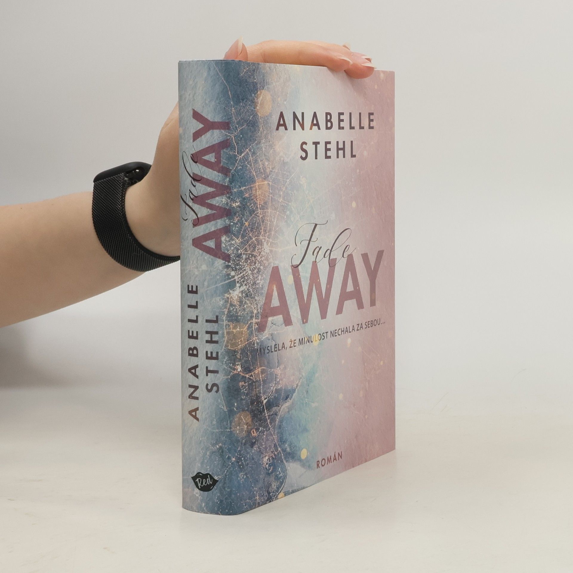 Anabelle Stehl FadeAway: doufá, že minulost nechala za sebou...