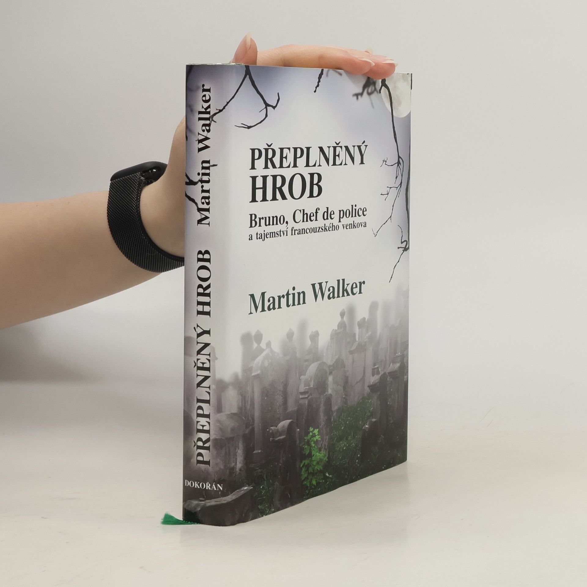 Martin Walker Přeplněný hrob