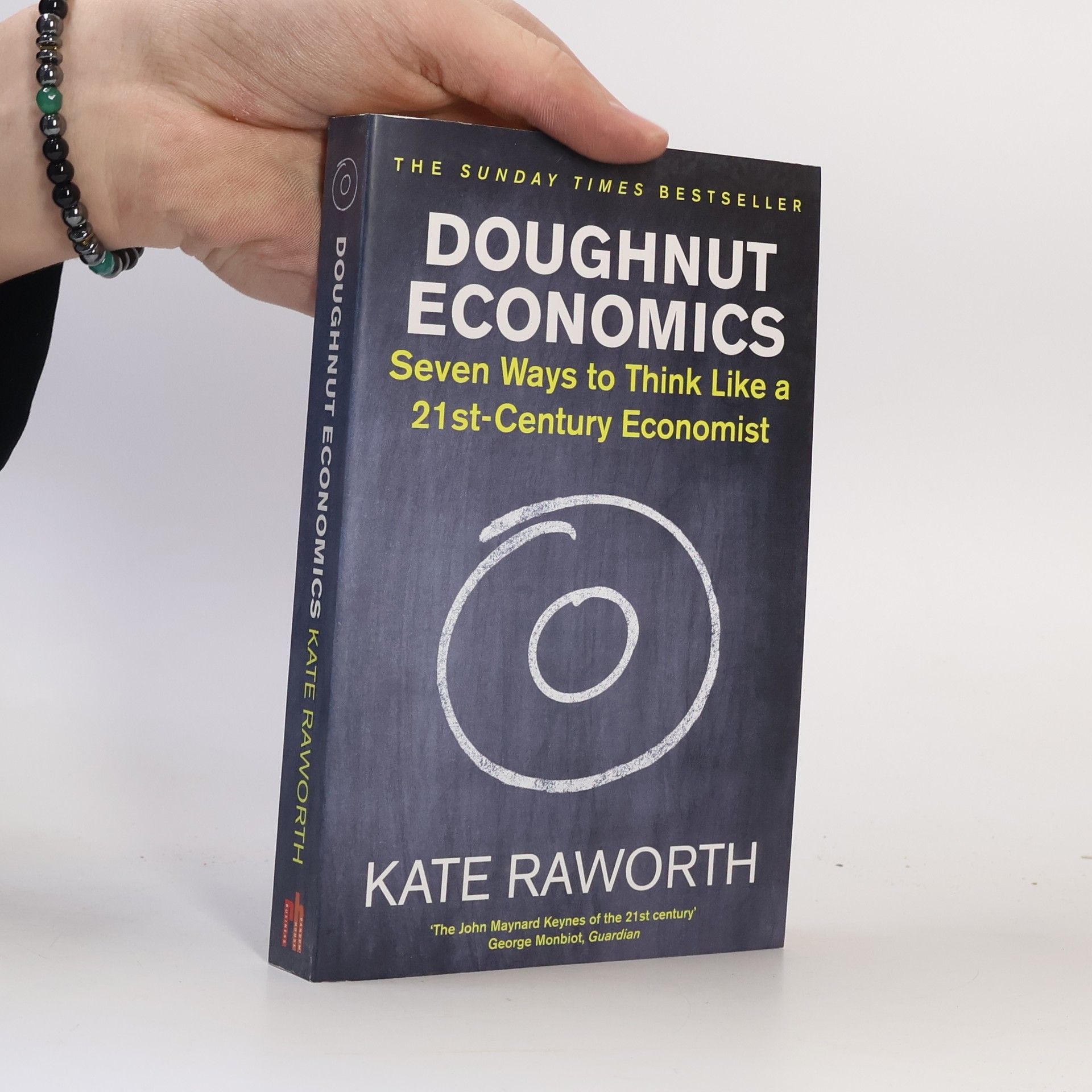 Kate Raworth Doughnut economics : seven ways to think line a 21st-century economist