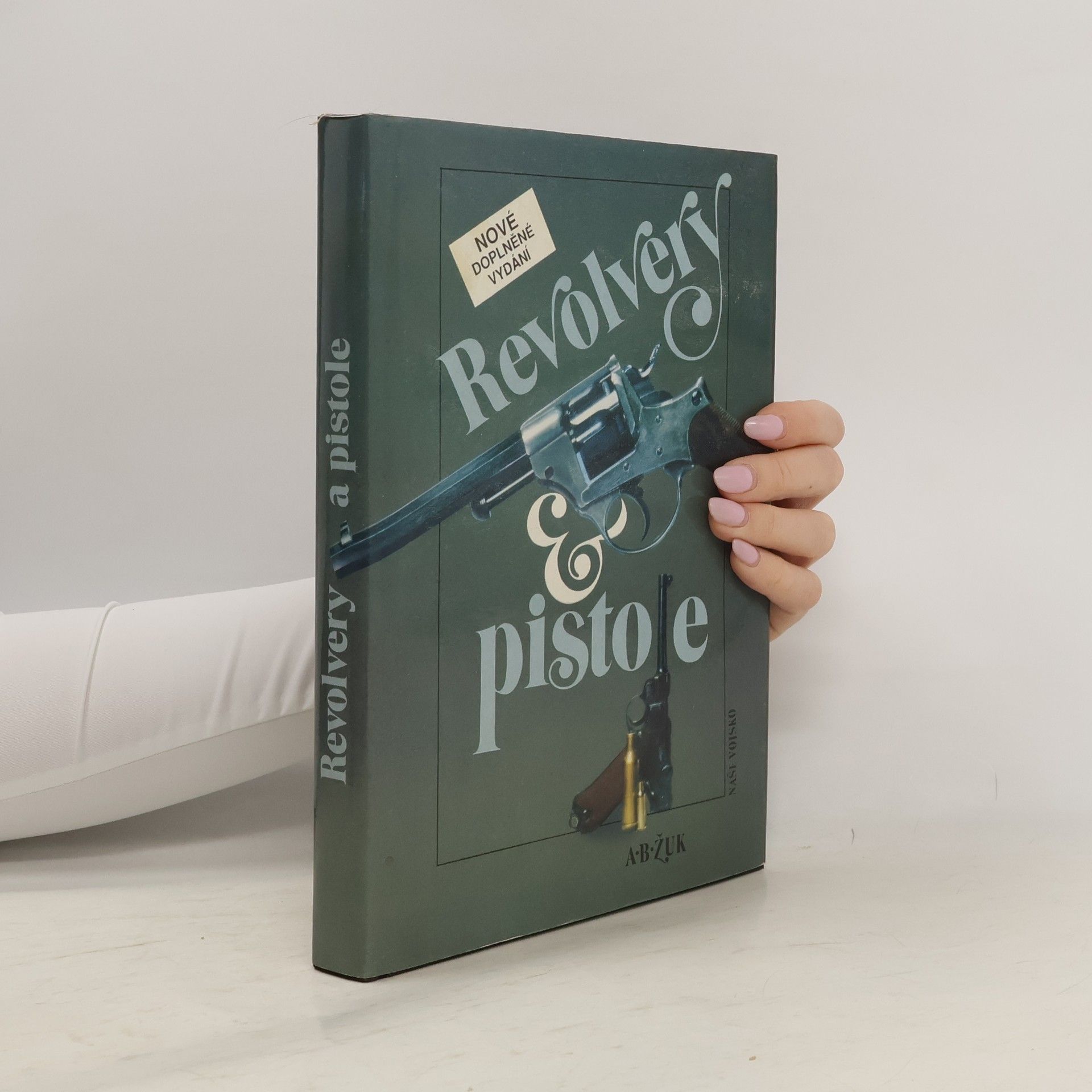 Aleksandr Zhuk Revolvery a pistole