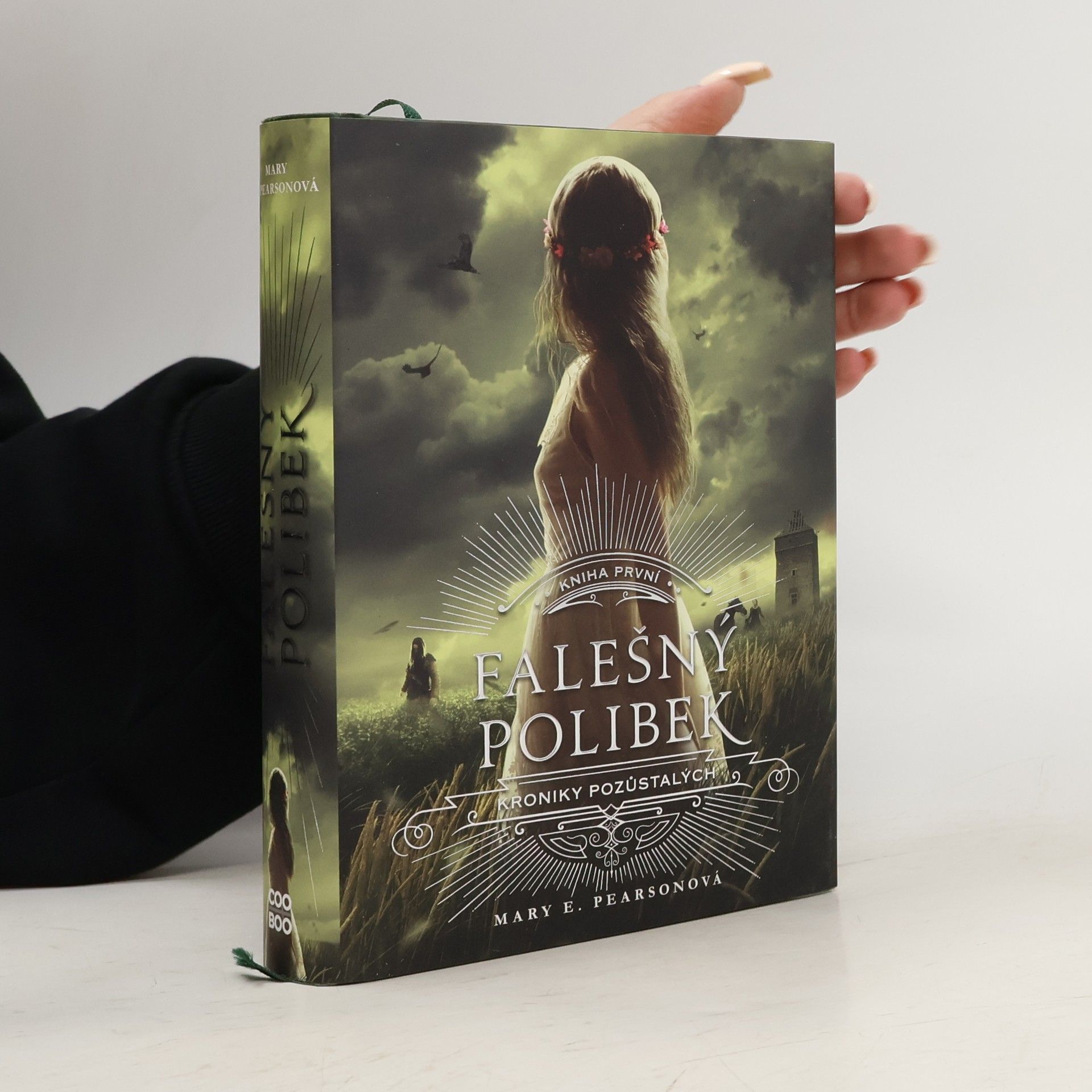 Mary E. Pearson Kroniky pozůstalých. Kniha první, Falešný polibek