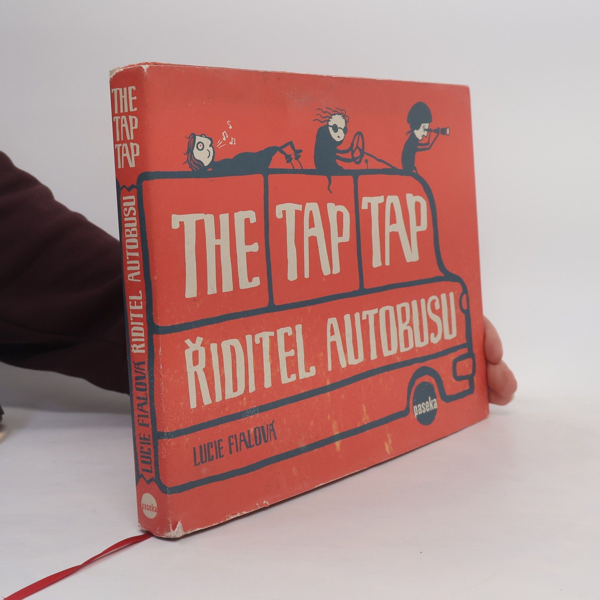 Lucie Fialová The Tap Tap. Řiditel autobusu.