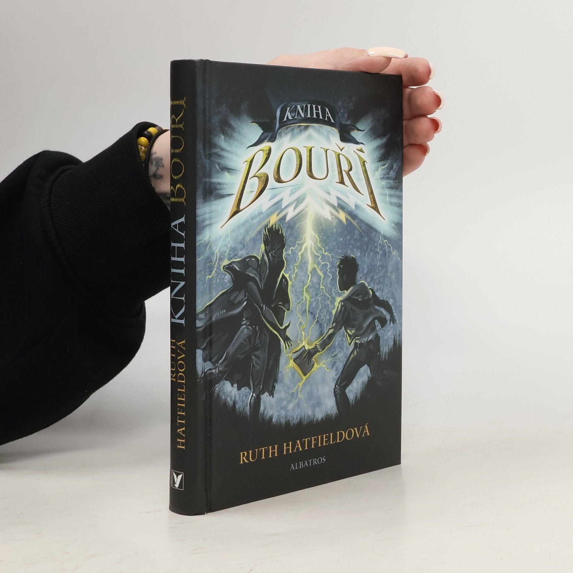 Ruth Hatfield Kniha bouří
