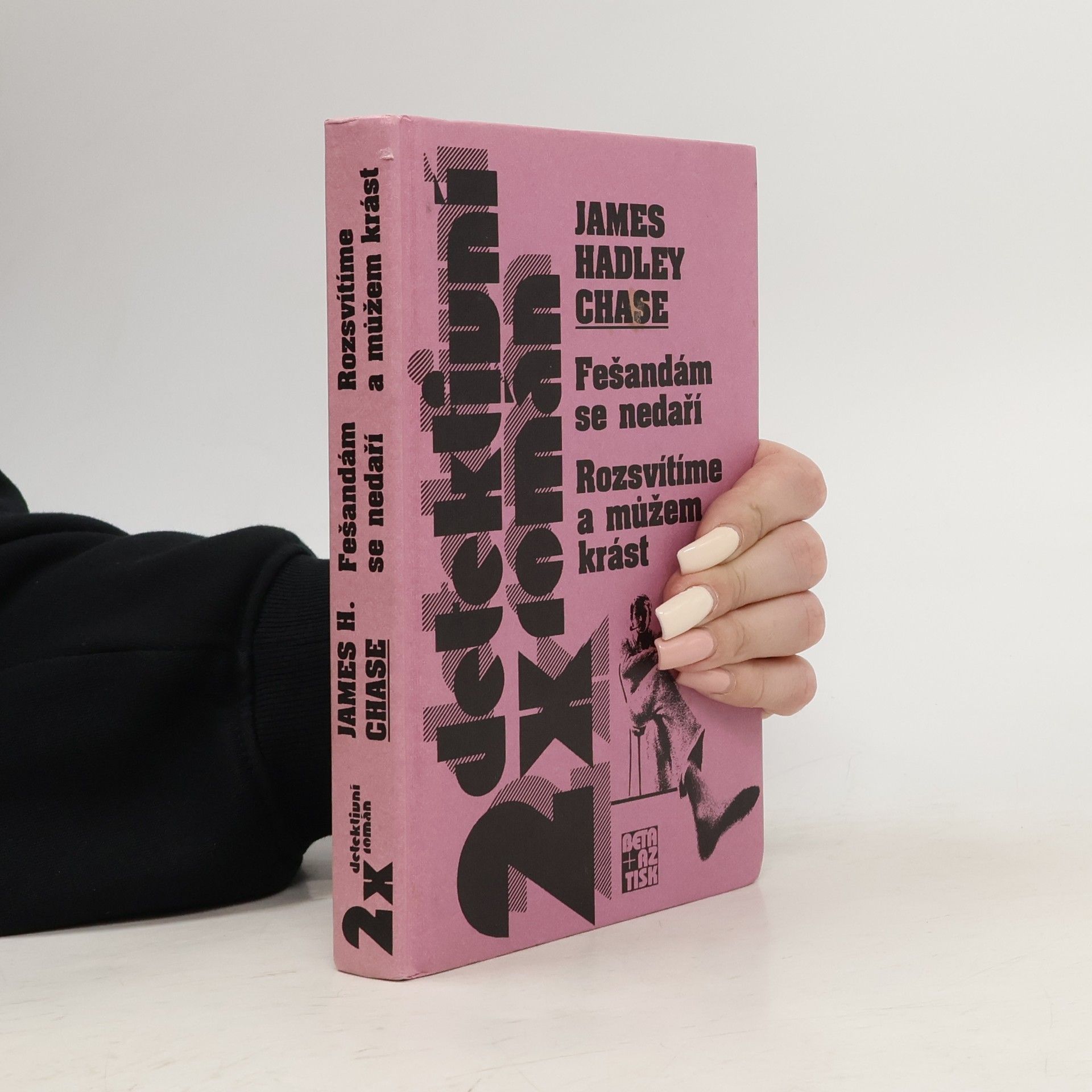 James Hadley Chase Fešandám se nedaří. Rozsvítíme a můžem krást