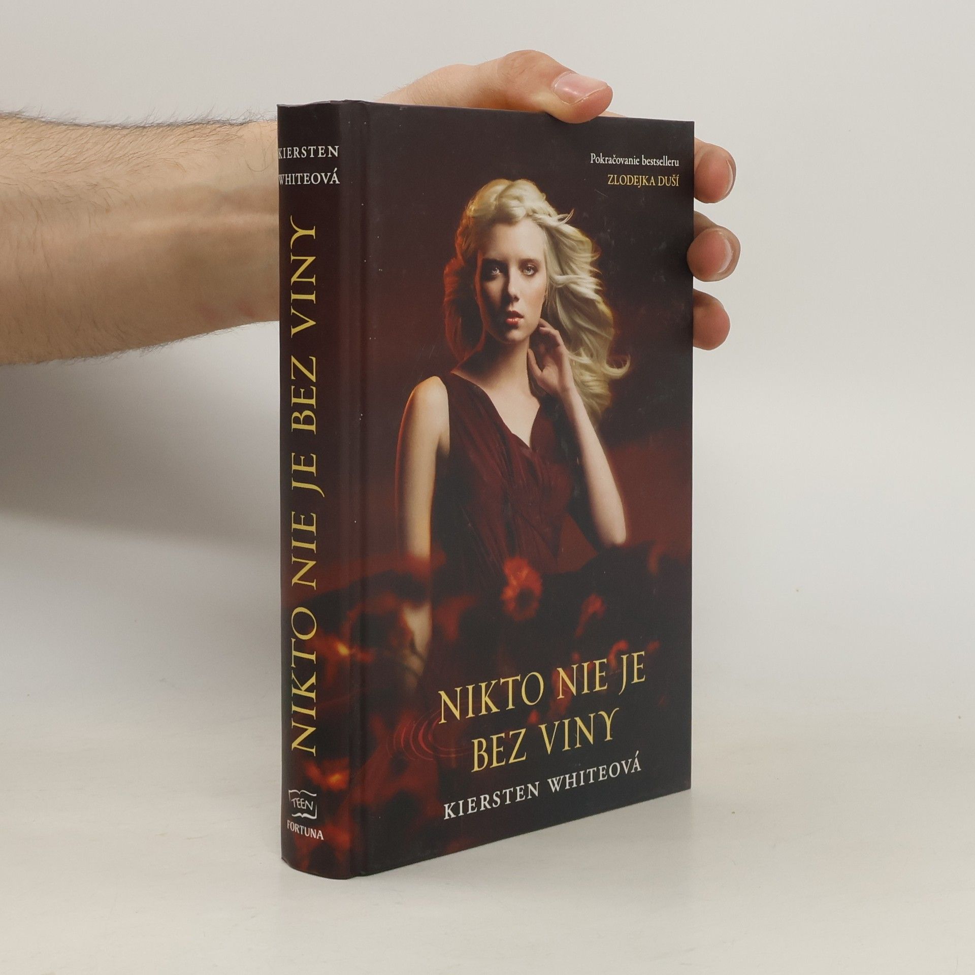 Kiersten White Nikto nie je bez viny