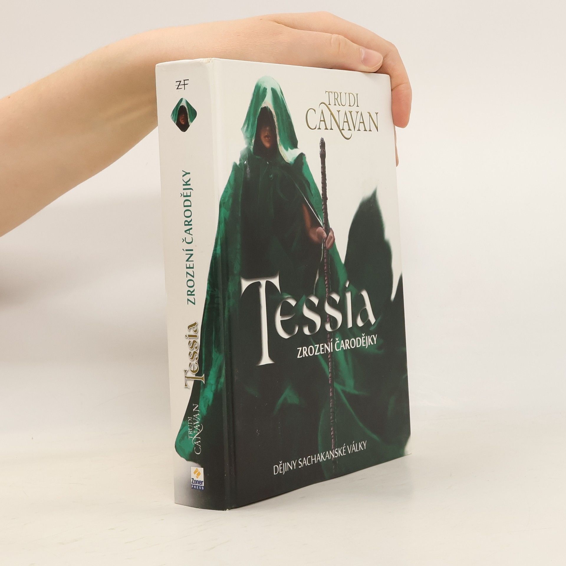 Trudi Canavan Tessia. Zrození čarodějky