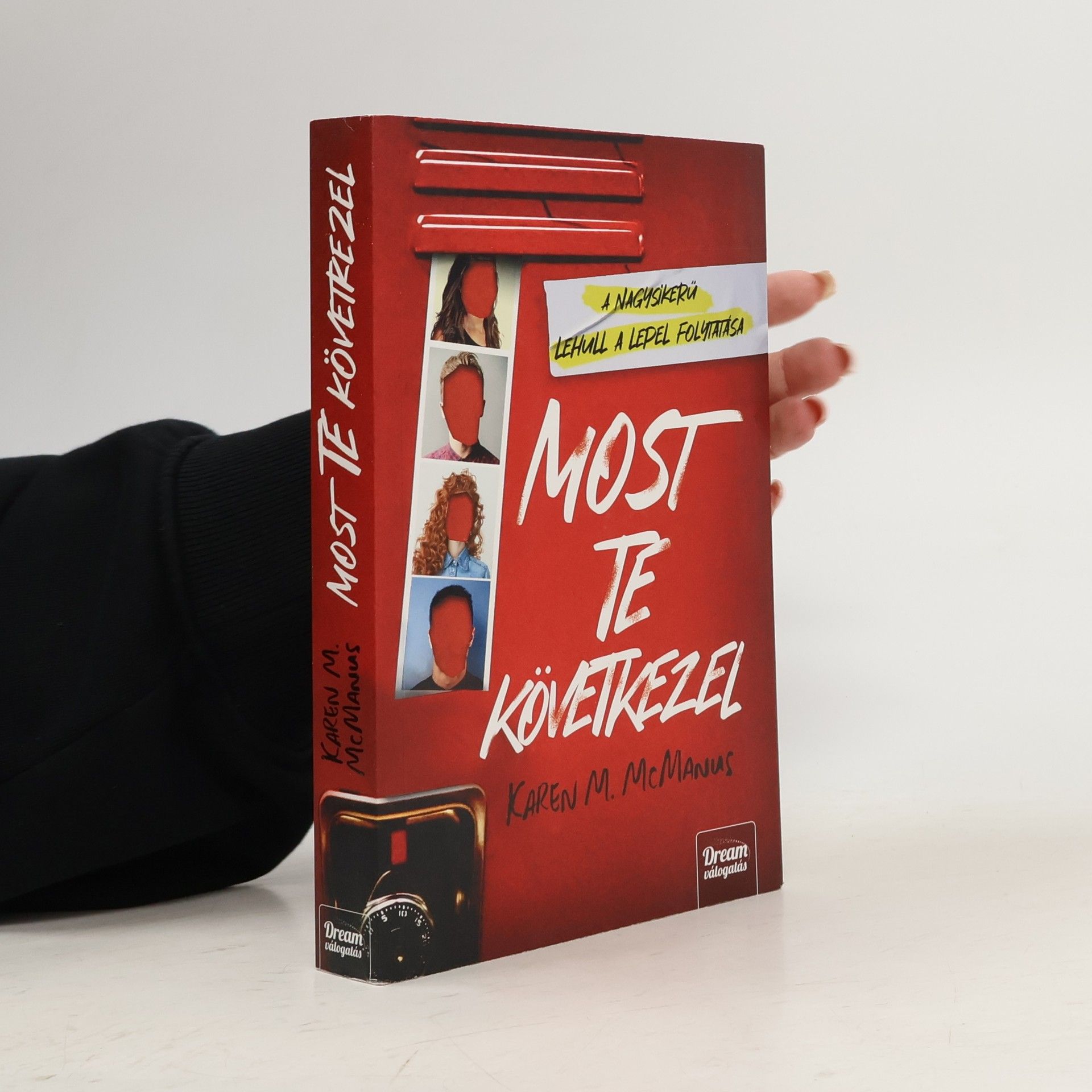 Karen M. McManus Most te következel