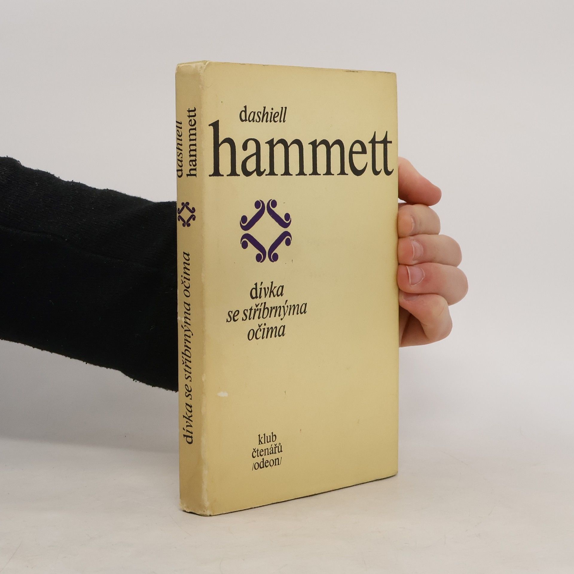 Dashiell Hammett Dívka se stříbrnýma očima