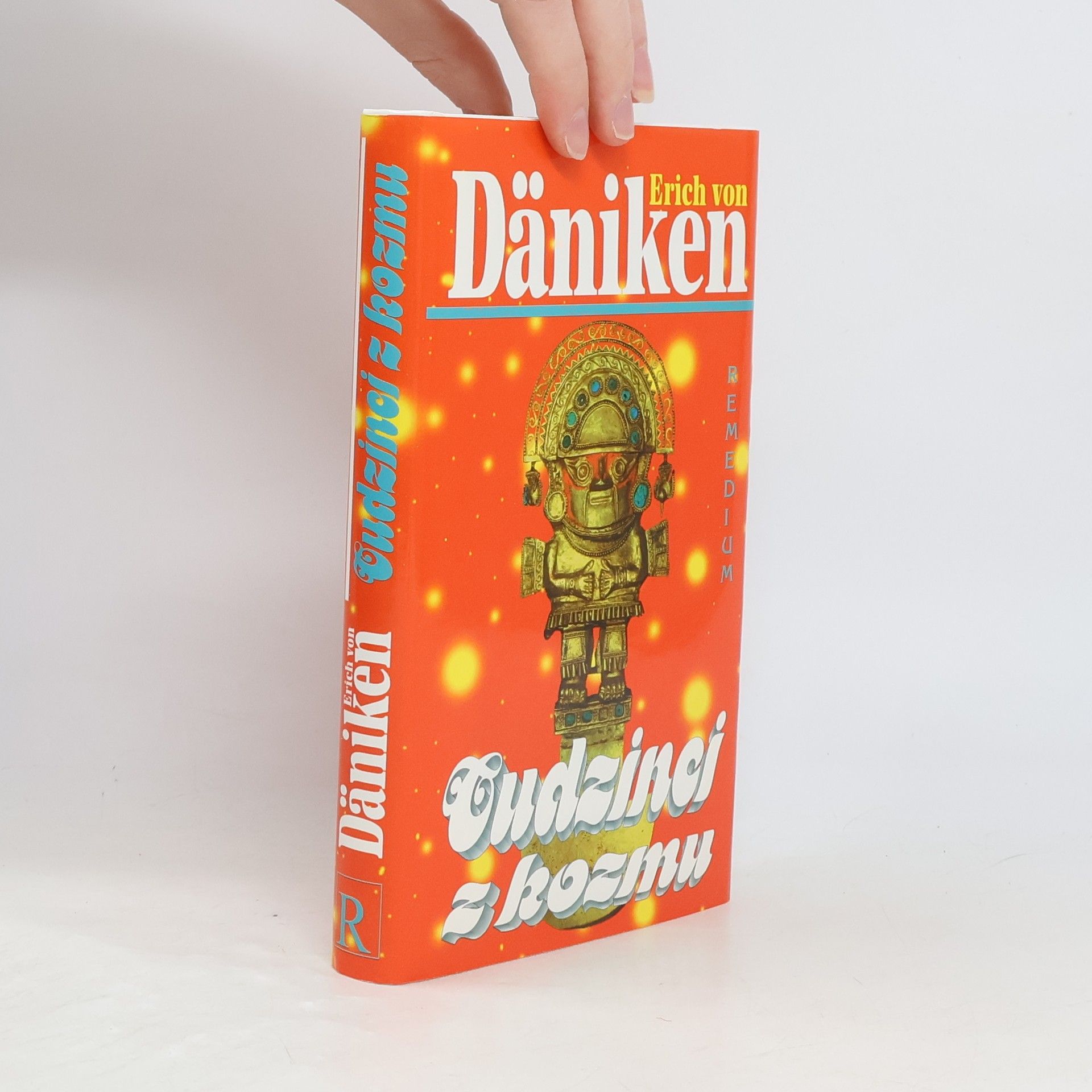 Erich von Däniken Cudzinci z kozmu