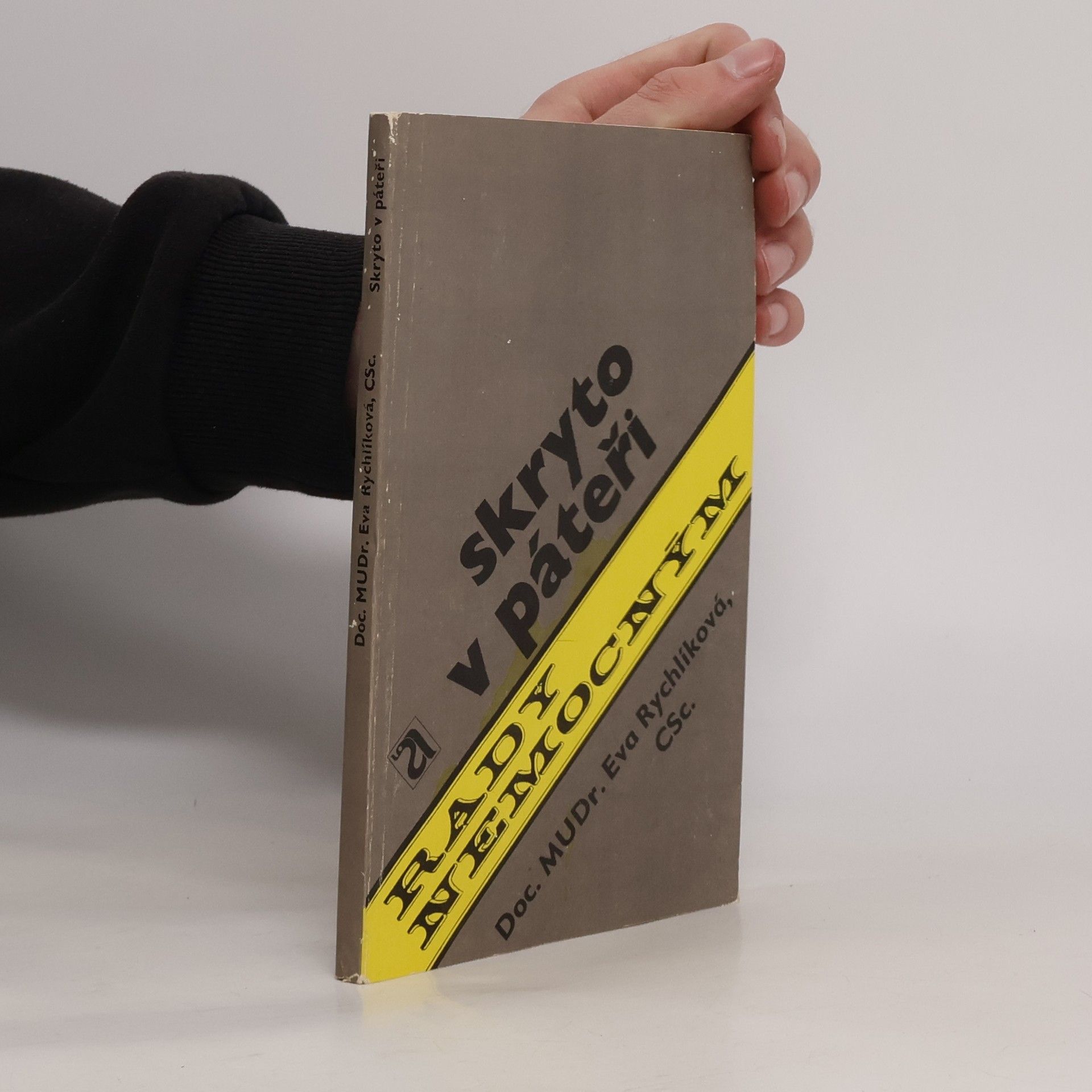 Eva Rychlíková Skryto v páteři