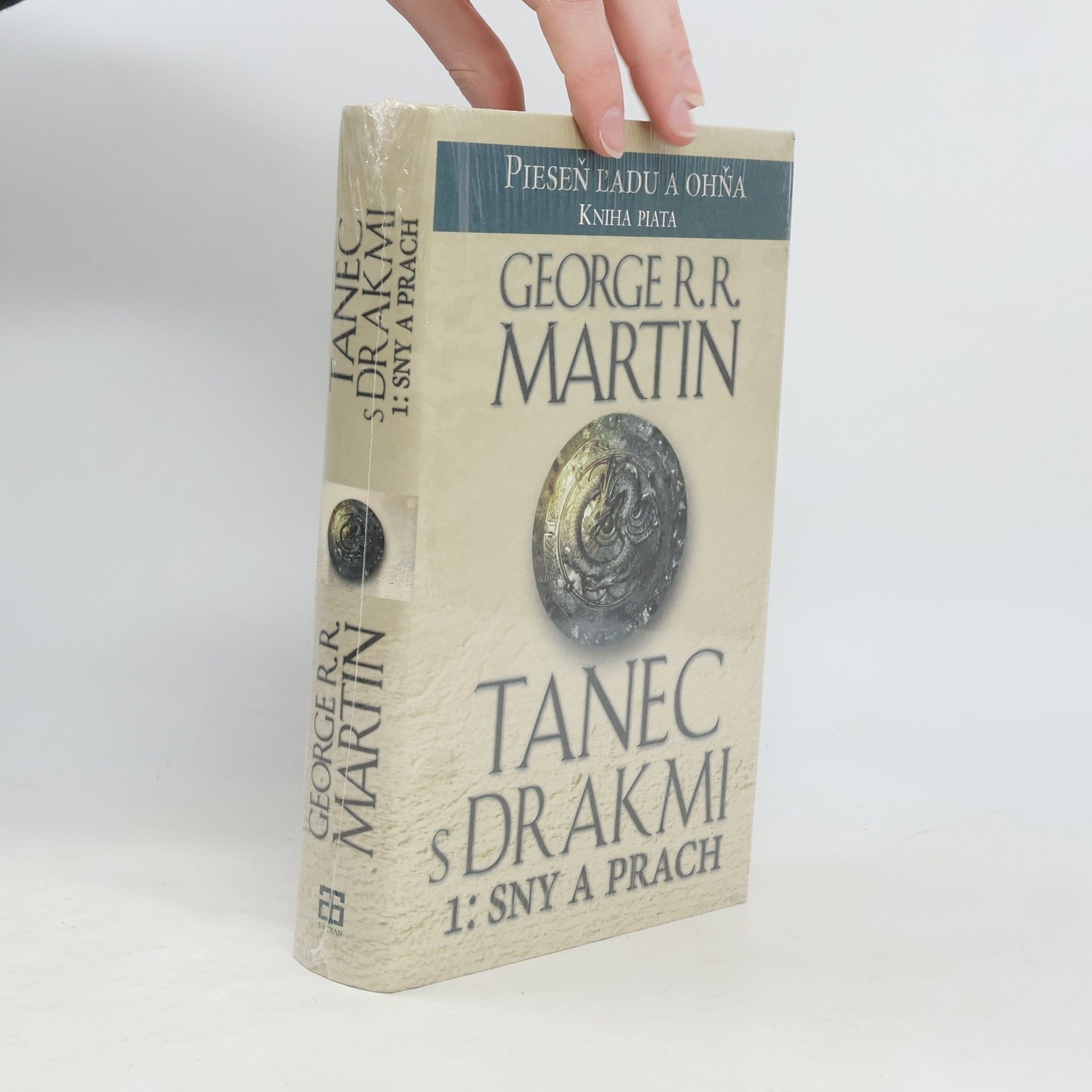 George R. R. Martin Tanec s drakmi 1: Sny a prach