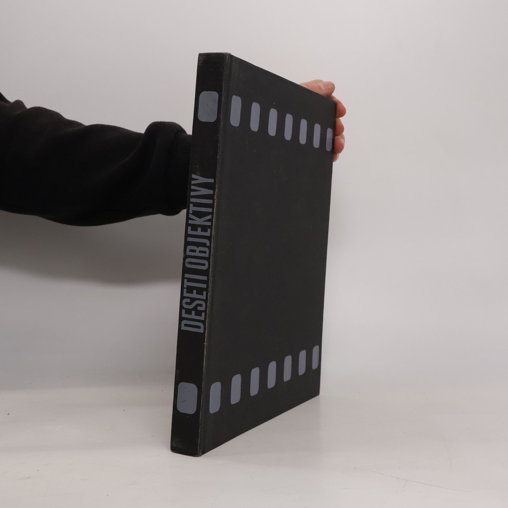 Autorenkollektiv Deseti objektivy