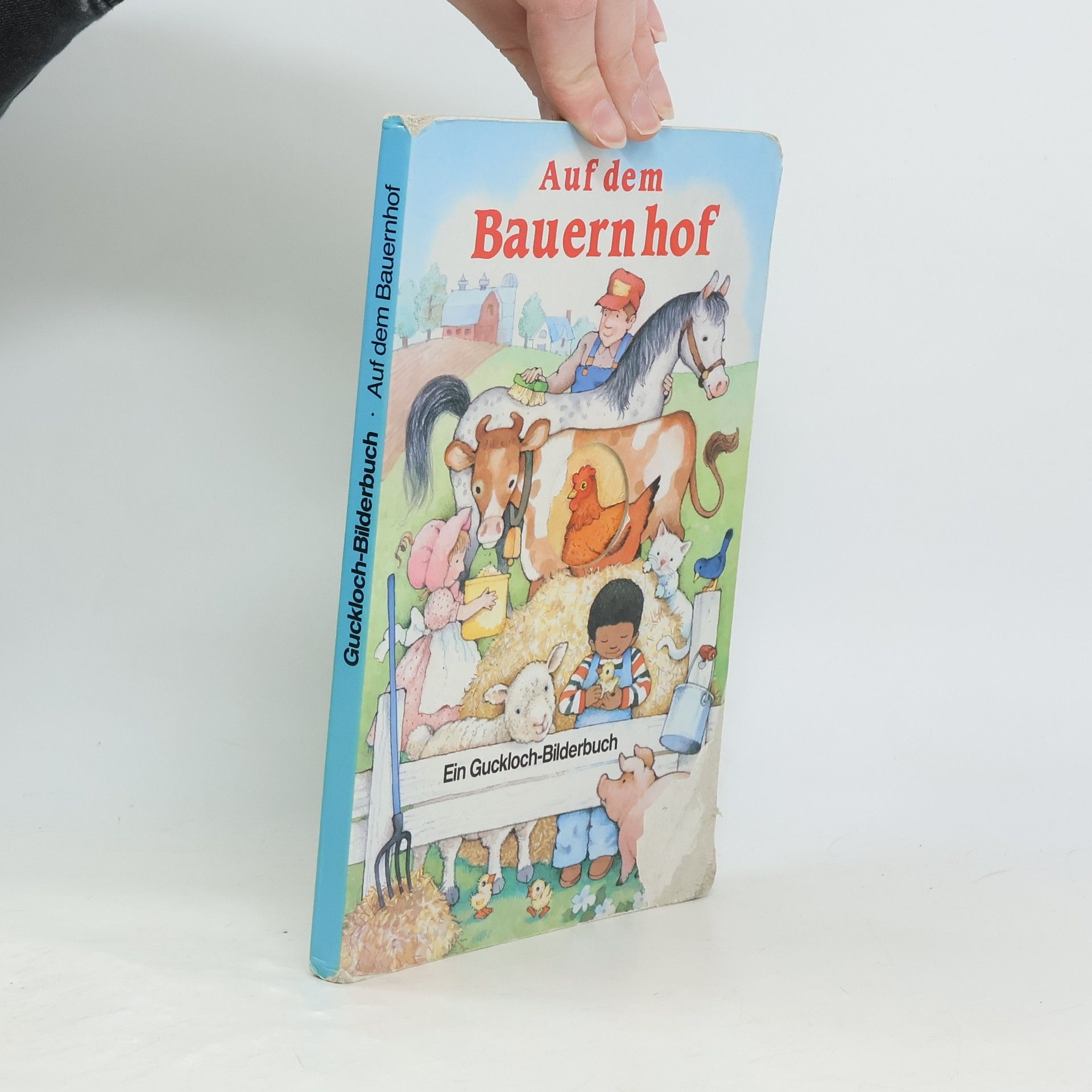 Auf dem Bauernhof. Ein Guckloch-Bilderbuch.