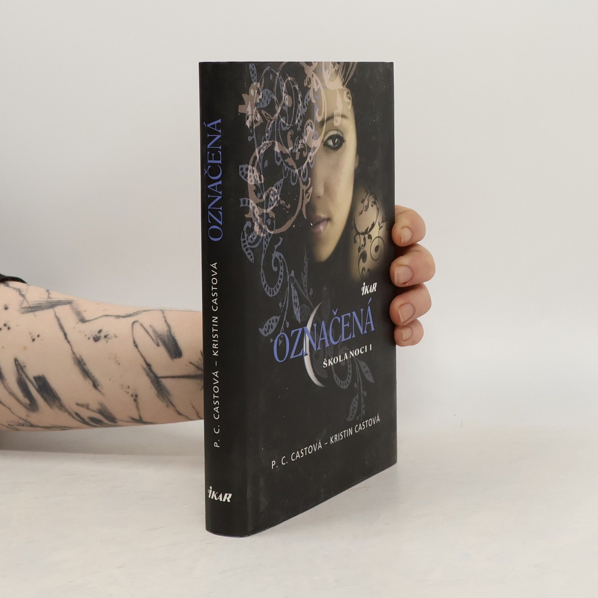 Phyllis Christine Cast Škola noci 1 - Označená