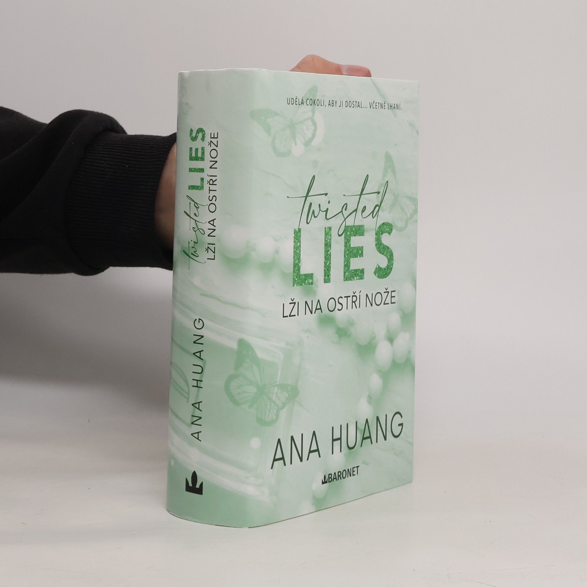 Ana Huang Twisted Lies. Lži na ostří nože