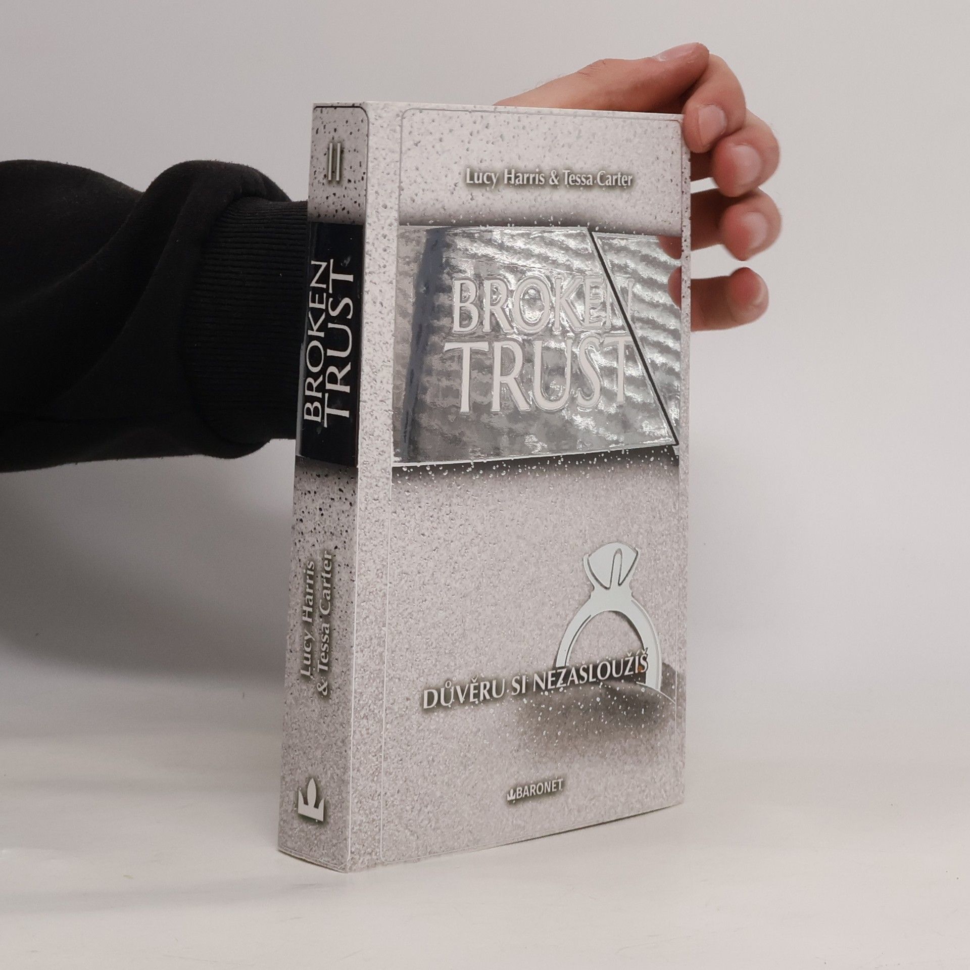 Lucie Štulerová Broken Trust: Důvěru si nezasloužíš