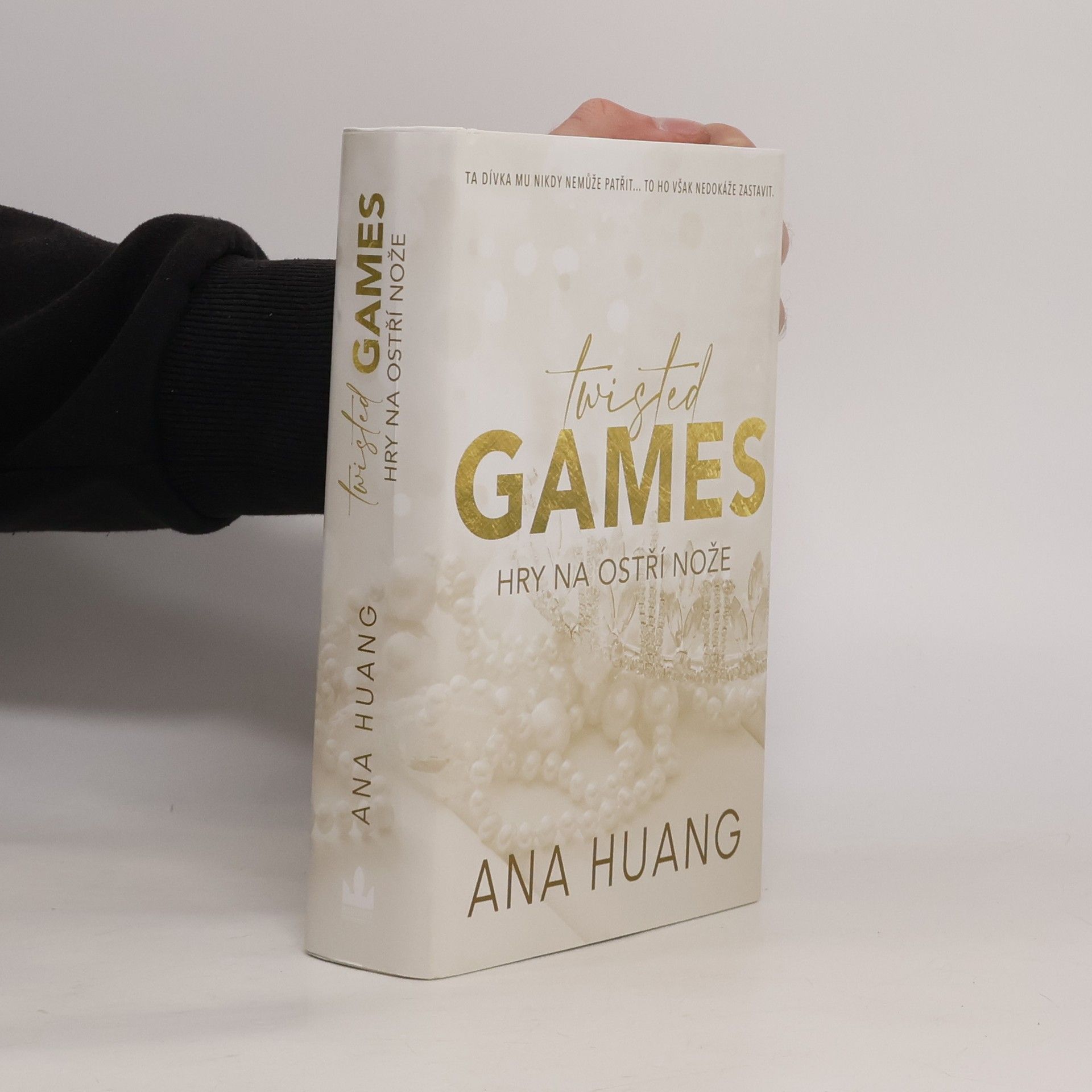 Ana Huang Twisted Games. Hry na ostří nože