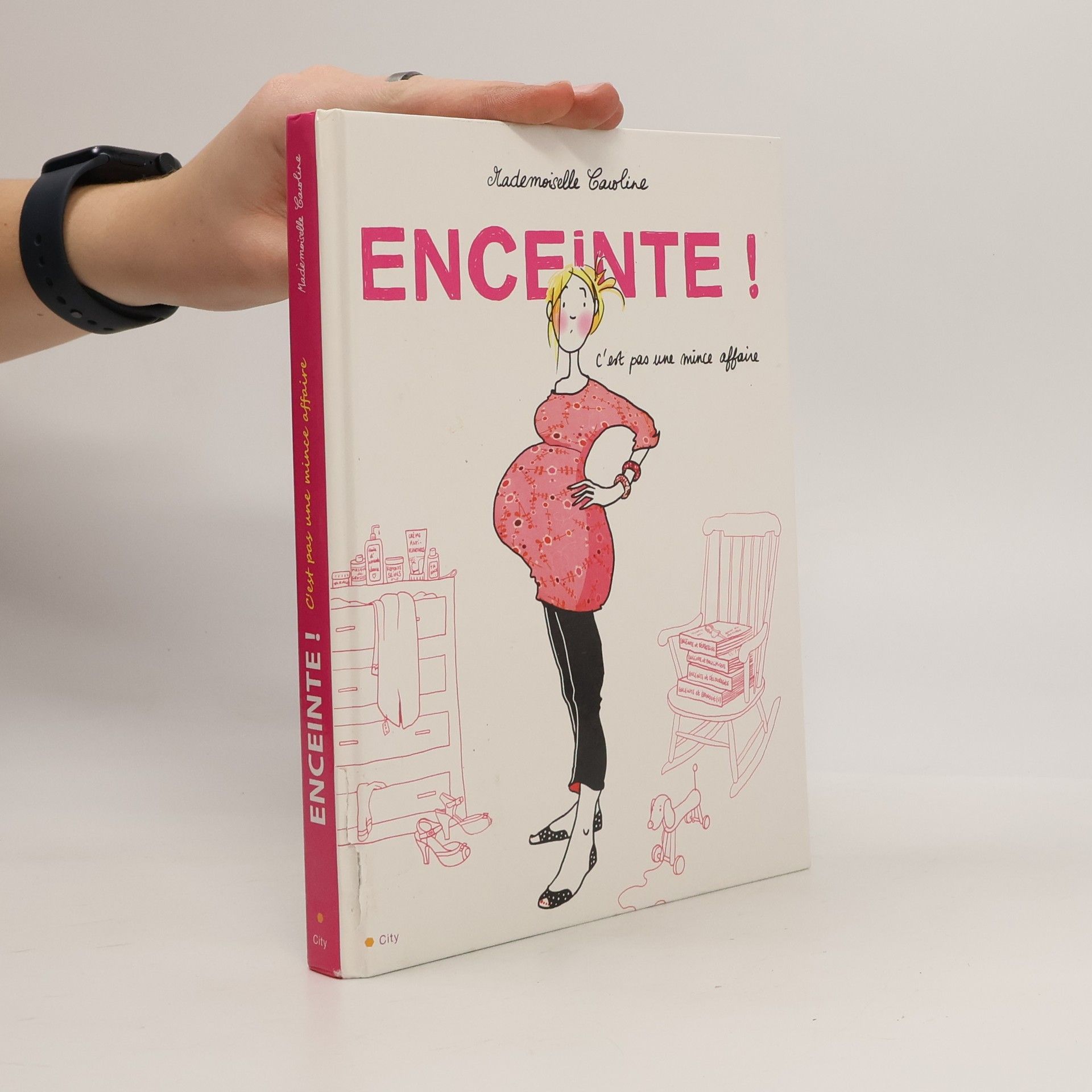 Mademoiselle Caroline Enceinte !