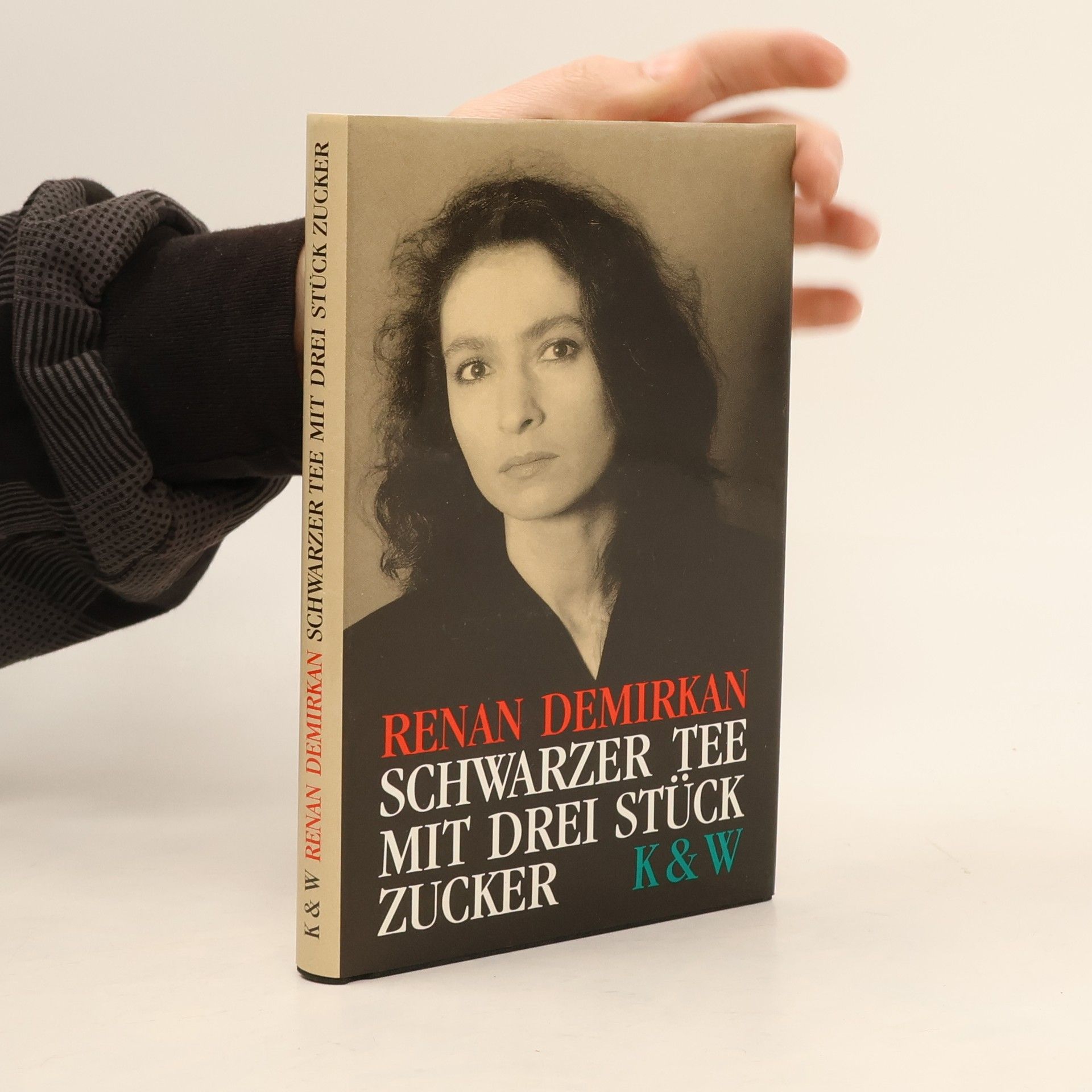 Renan Demirkan Schwarzer Tee mit drei Stück Zucker