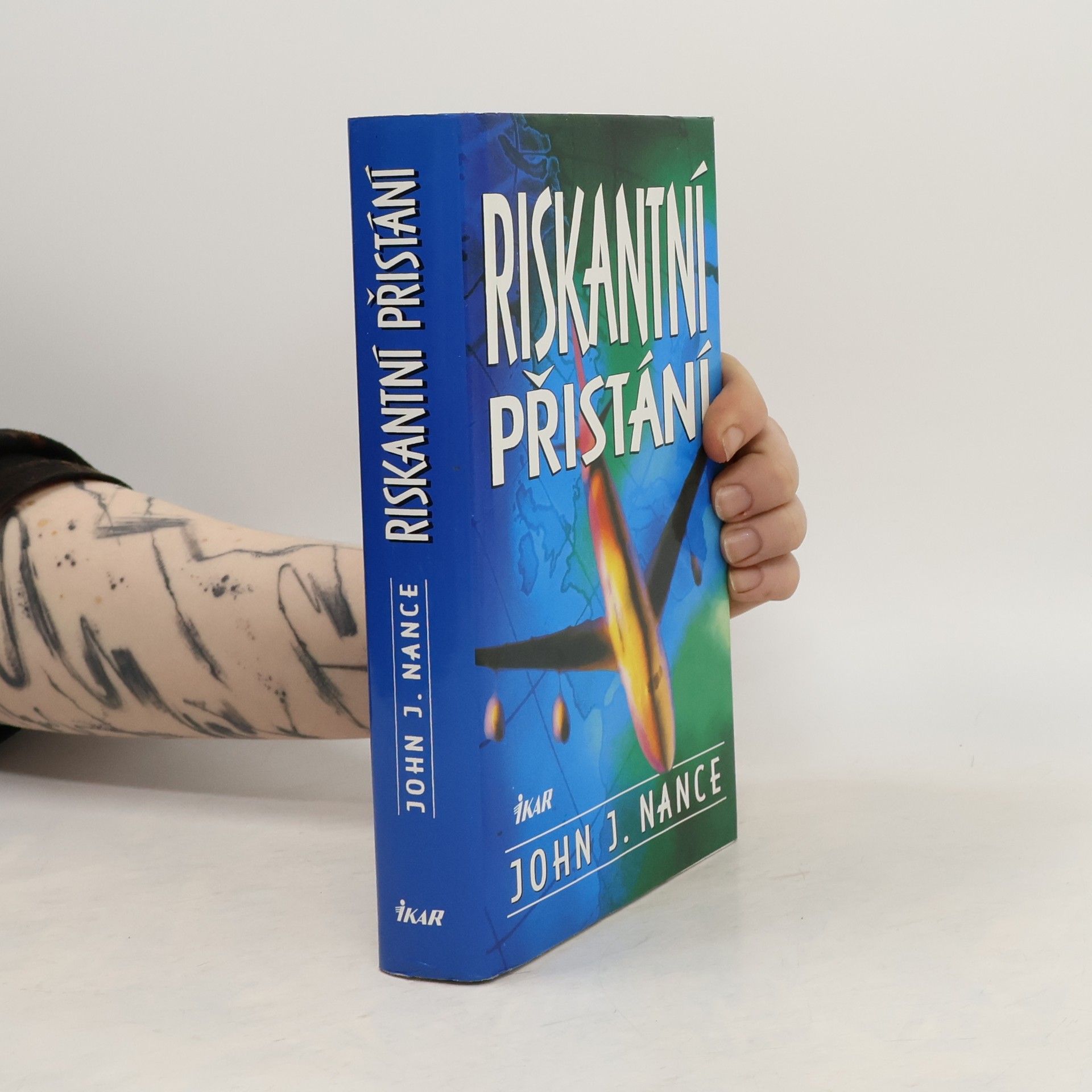 John J. Nance Riskantní přistání