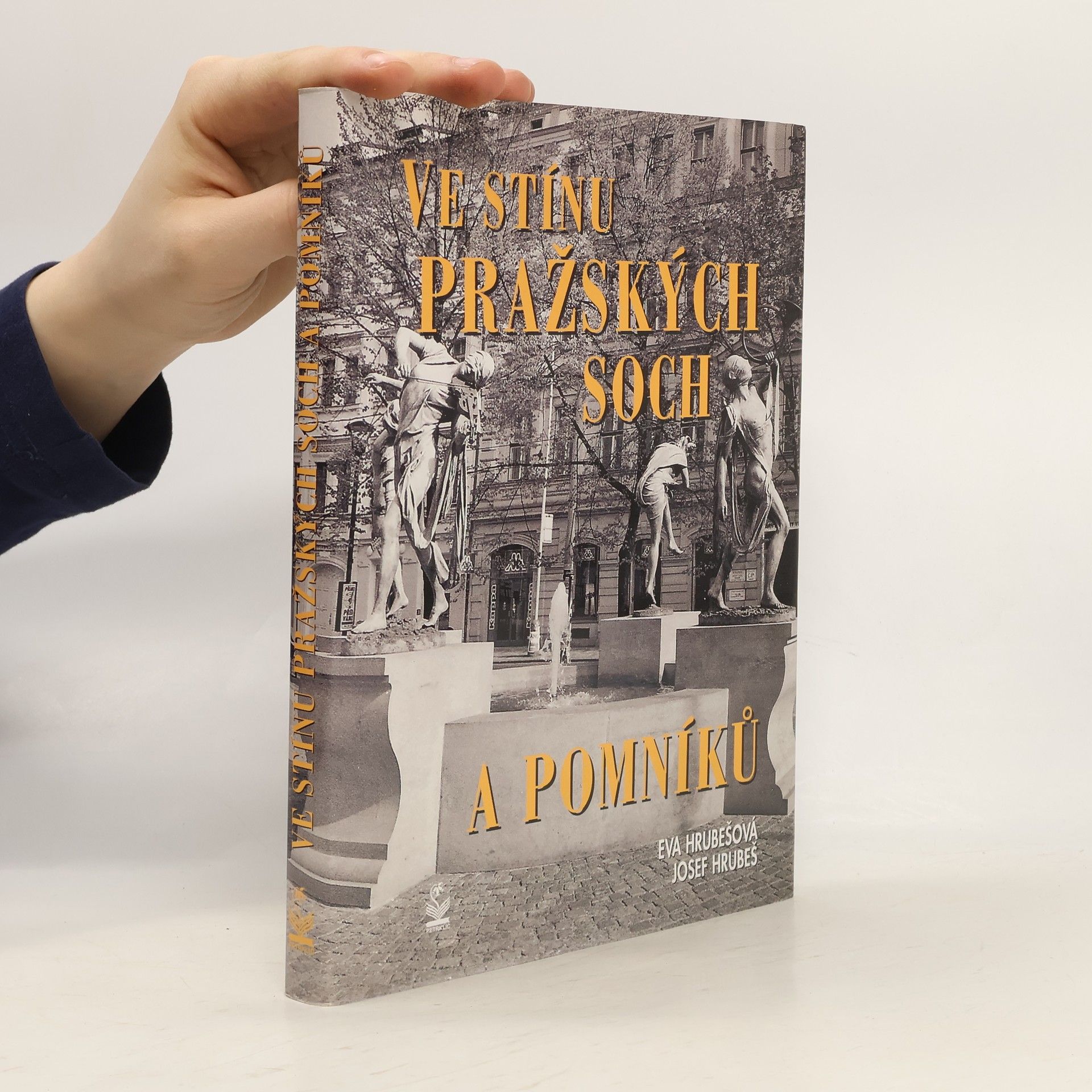 Eva Hrubešová Ve stínu pražských soch a pomníků