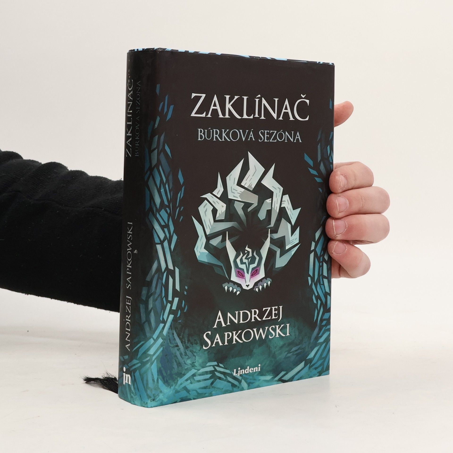 Andrzej Sapkowski Zaklínač - búrková sezóna
