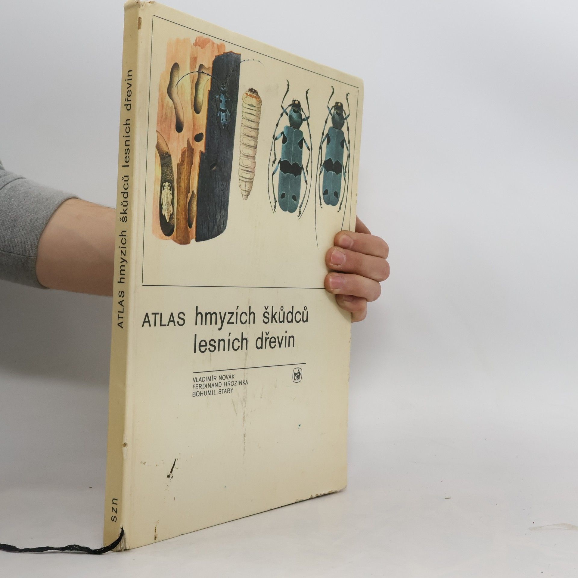 Vladimír Novák Atlas hmyzích škůdců lesních dřevin. Učební pomůcka pro lesnické školy