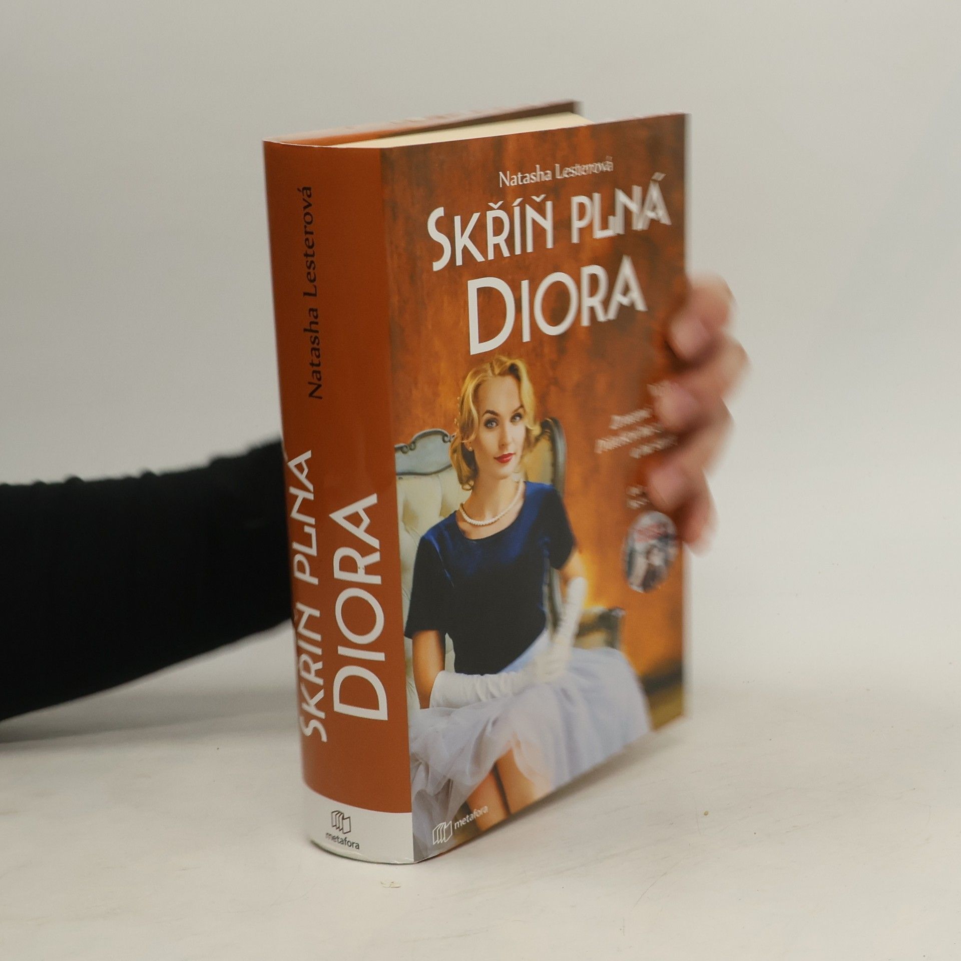 Natasha Lester Skříň plná Diora