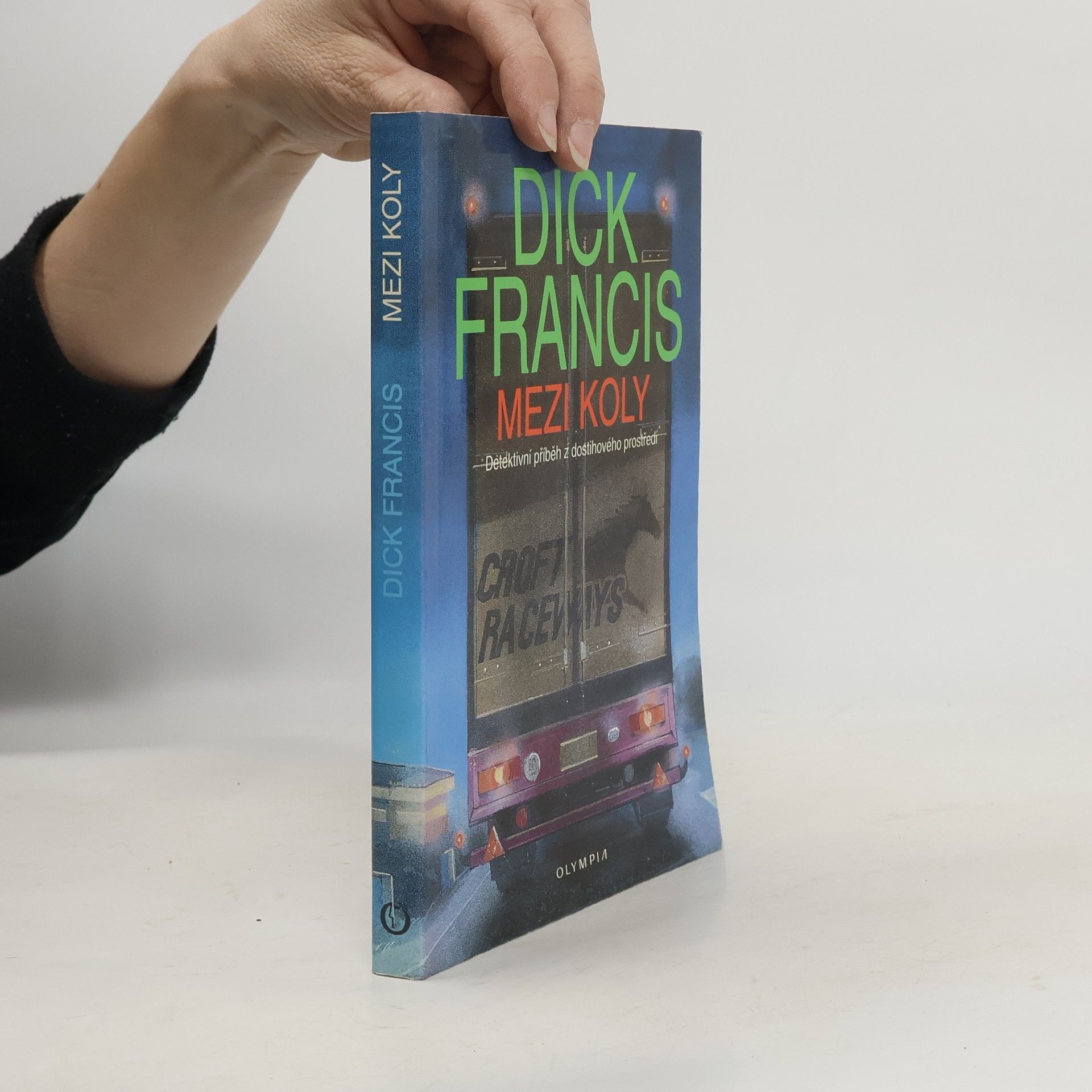 Dick Francis Mezi koly. Detektivní příběh z dostihového prostředí