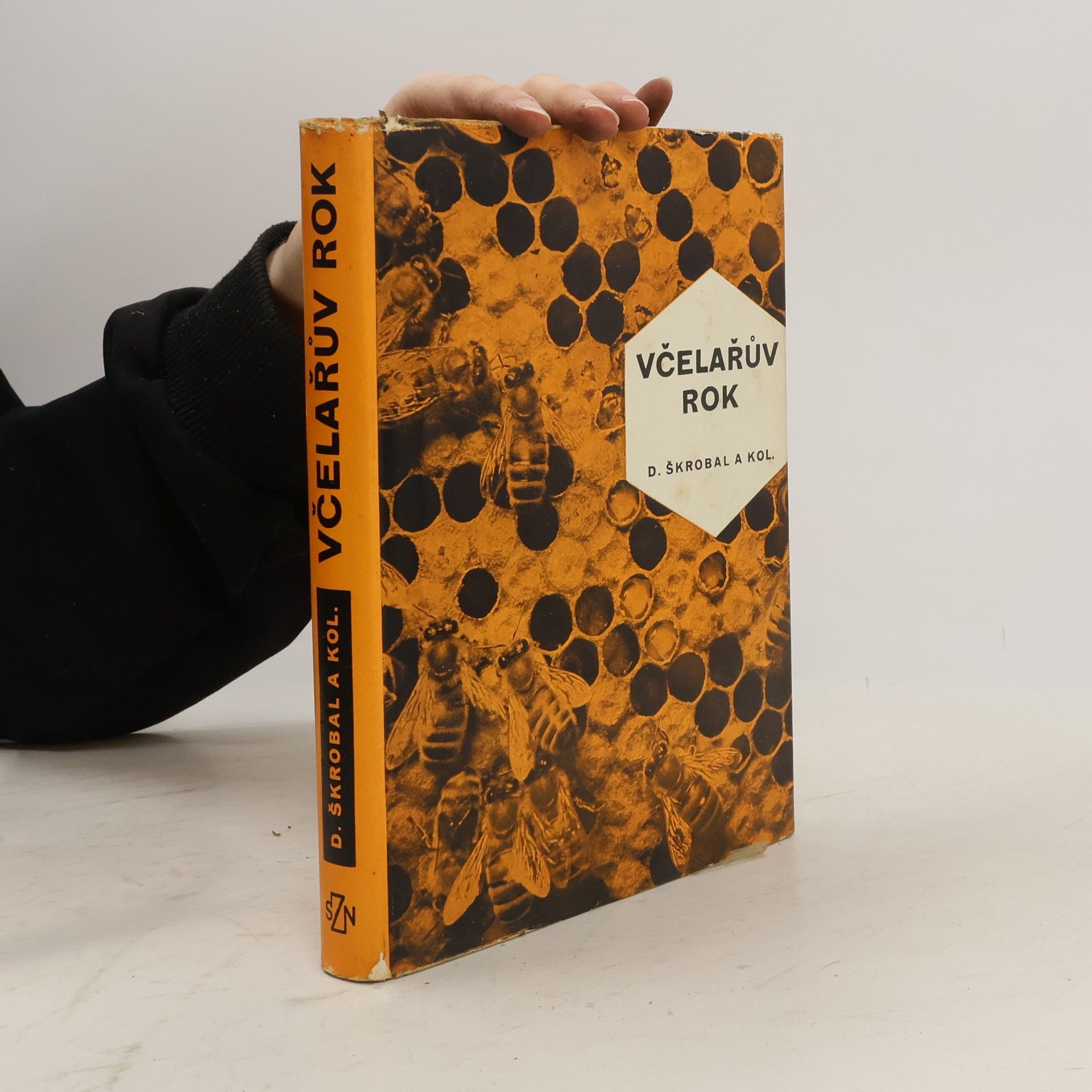 Dimitrij Škrobal Včelařův rok