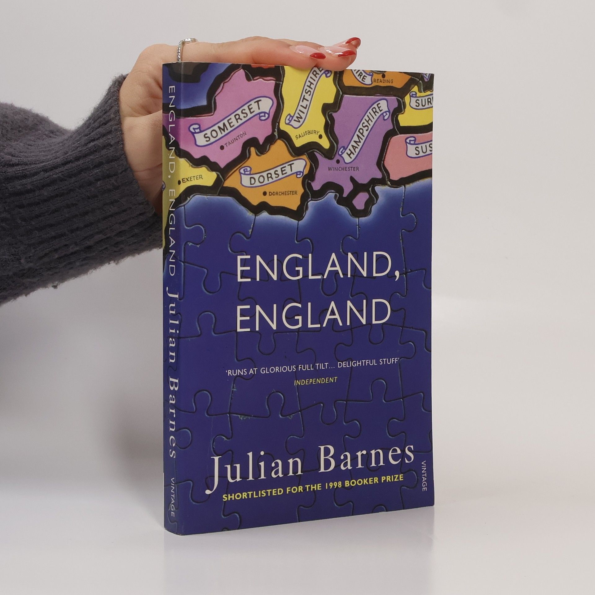 Julian Barnes England, Englad