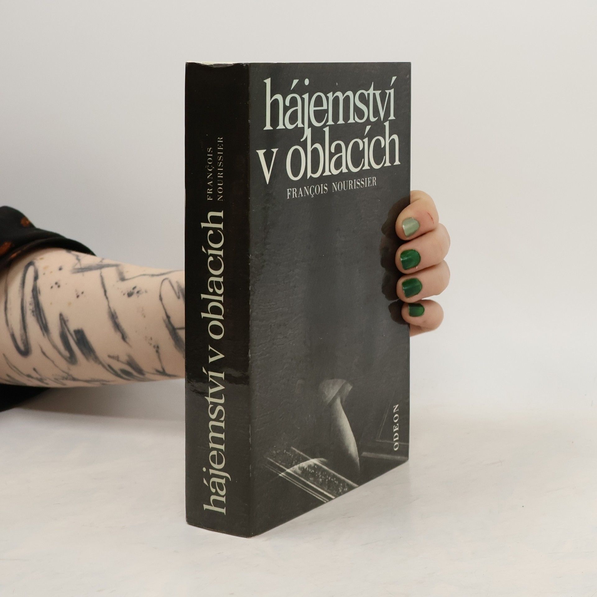 François Nourissier Hájemství v oblacích