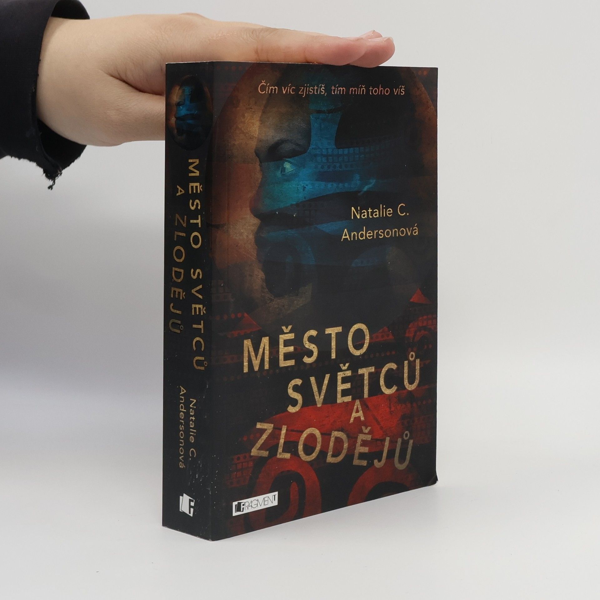 Natalie C. Anderson Město světců a zlodějů