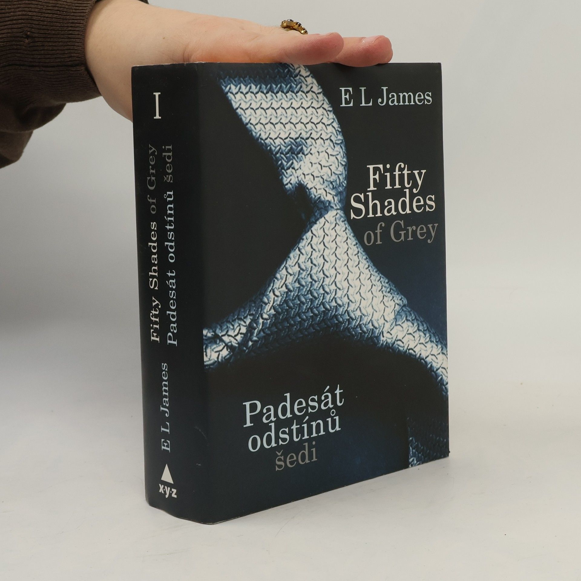 E. L. James Padesát odstínů šedi
