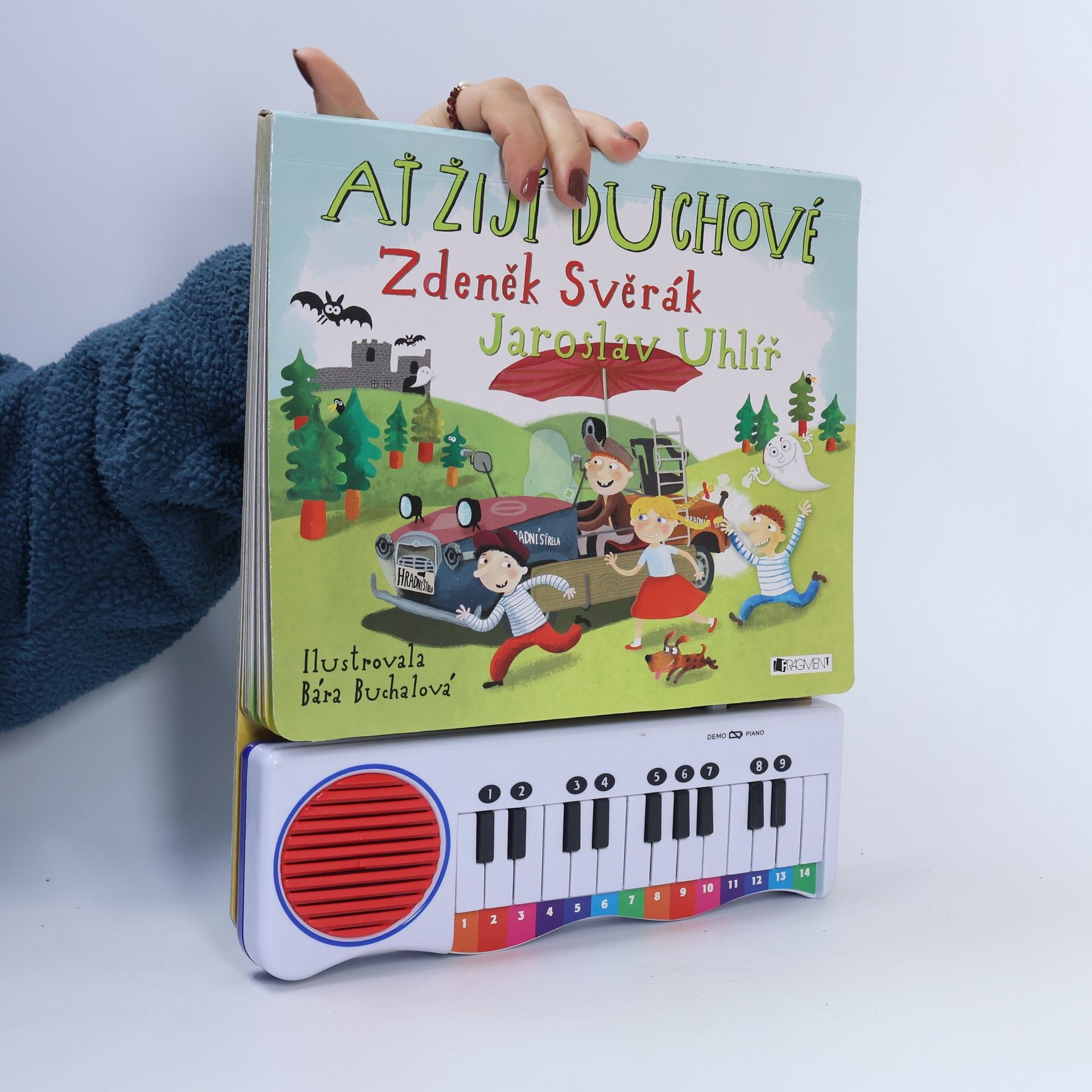 Zdeněk Svěrák Ať žijí duchové – Zpívání s piánkem