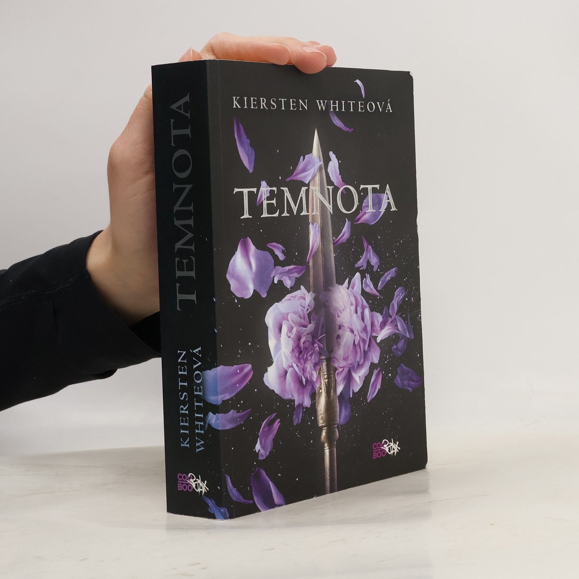 Kiersten White Temnota: Dobyvatelská sága 1