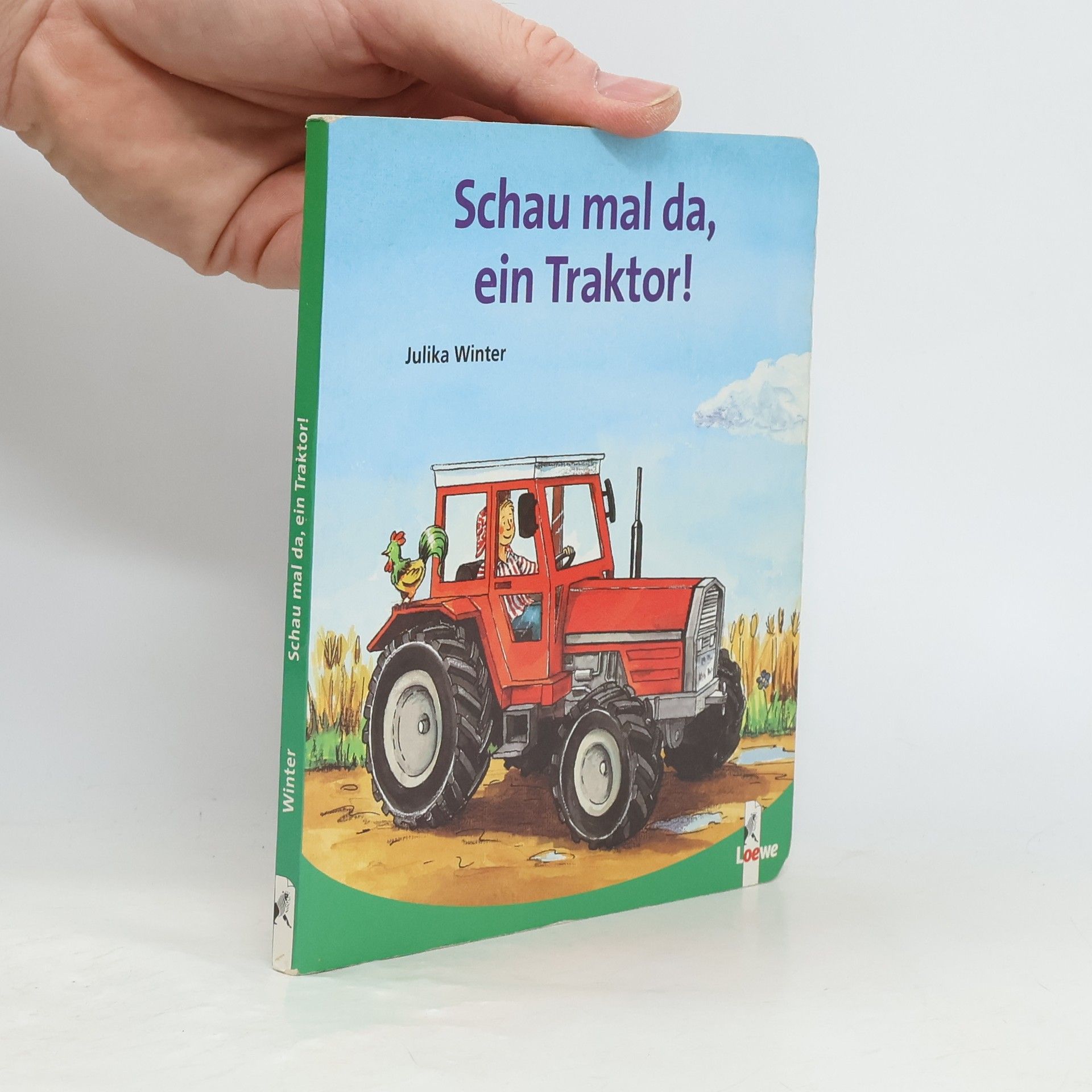 Julika Winter Schau mal da, ein Traktor!