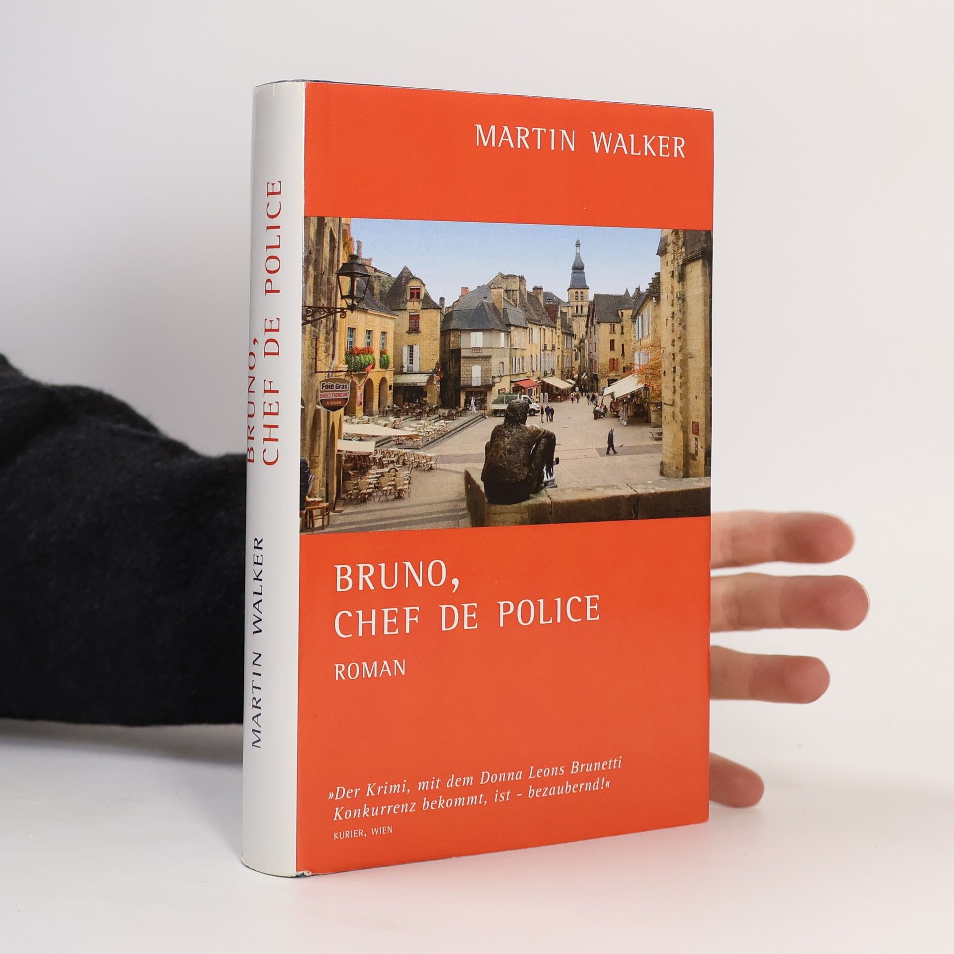 Martin Walker Bruno, Chef de police