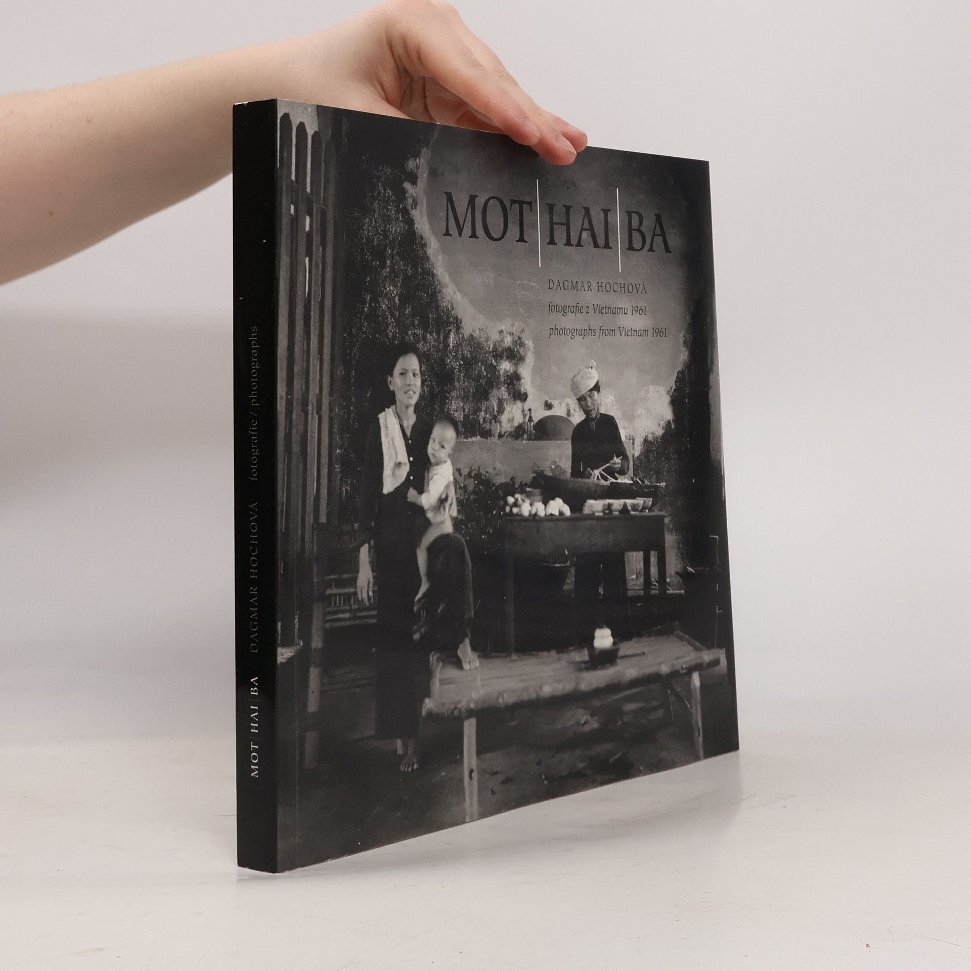 Dagmar Hochová Mot, hai, ba: Fotografie z Vietnamu 1961 / Photographs from Vietnam 1961