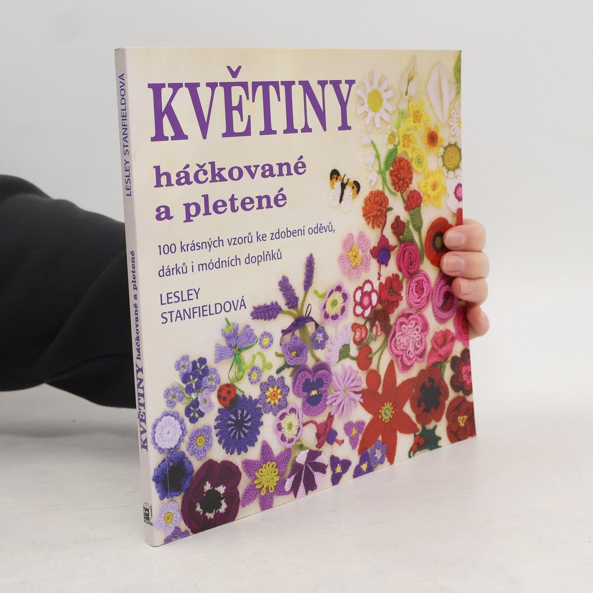 Lesley Stanfield Květiny háčkované a pletené