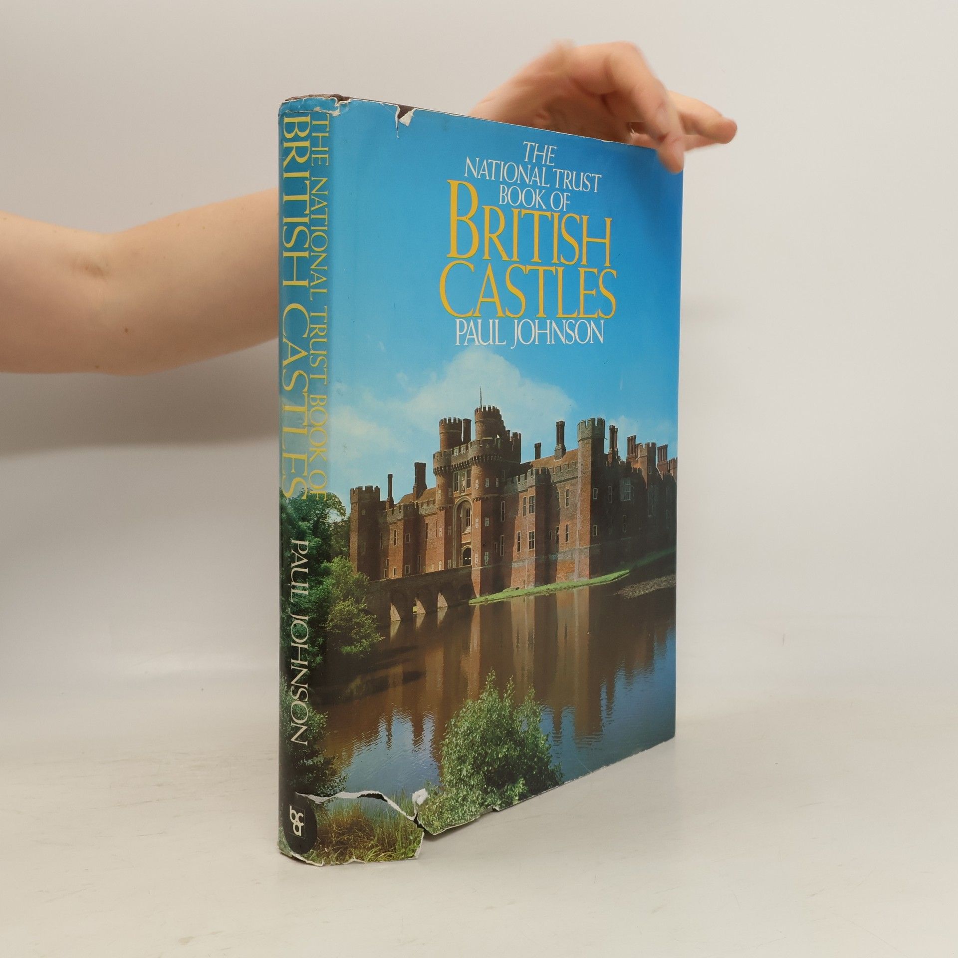 Paul Johnson The National Trust book of British Castles