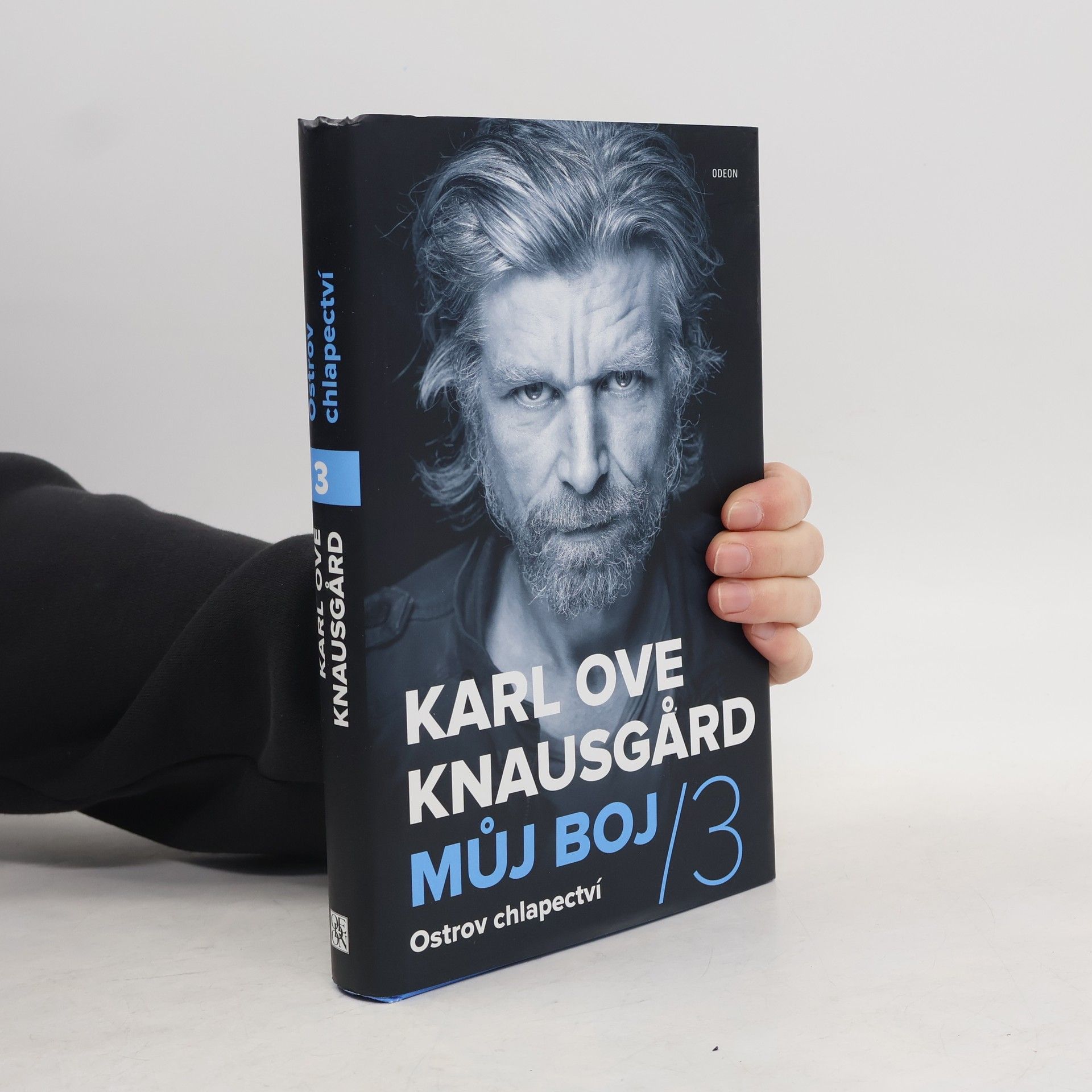 Ostrov chlapectví. Můj boj 3