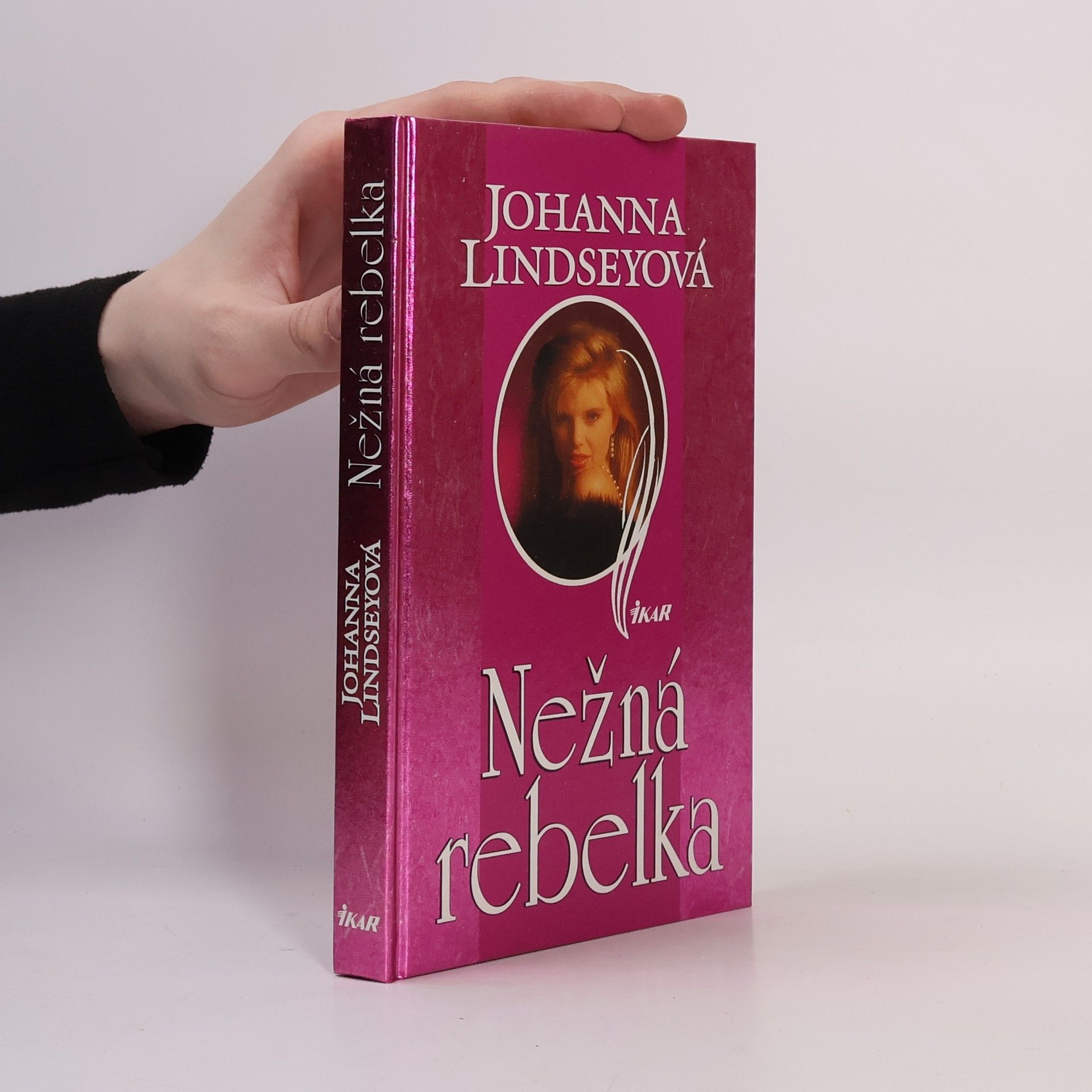 Johanna Lindsey Nežná rebelka