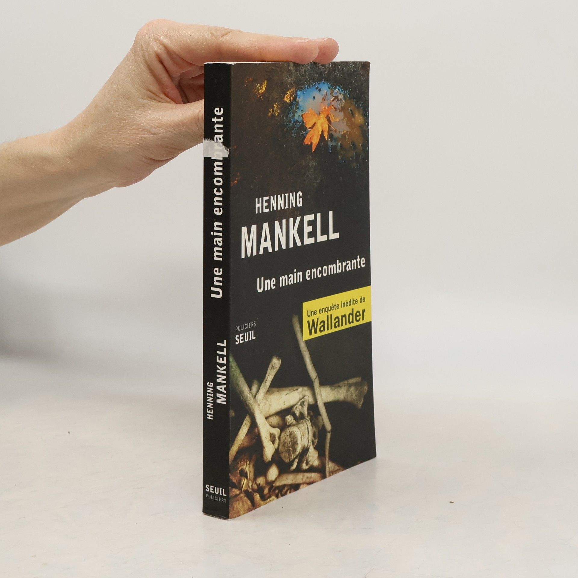 Henning Mankell Une main encombrante. Mord im Herbst, französische Ausgabe