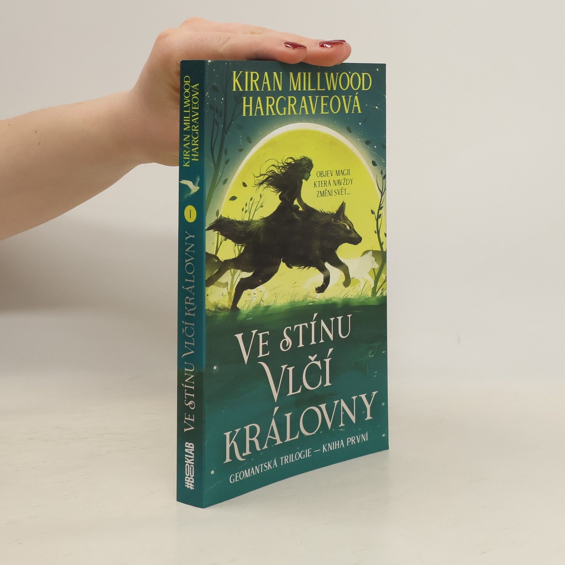 Kiran Millwood Hargrave Ve stínu Vlčí královny