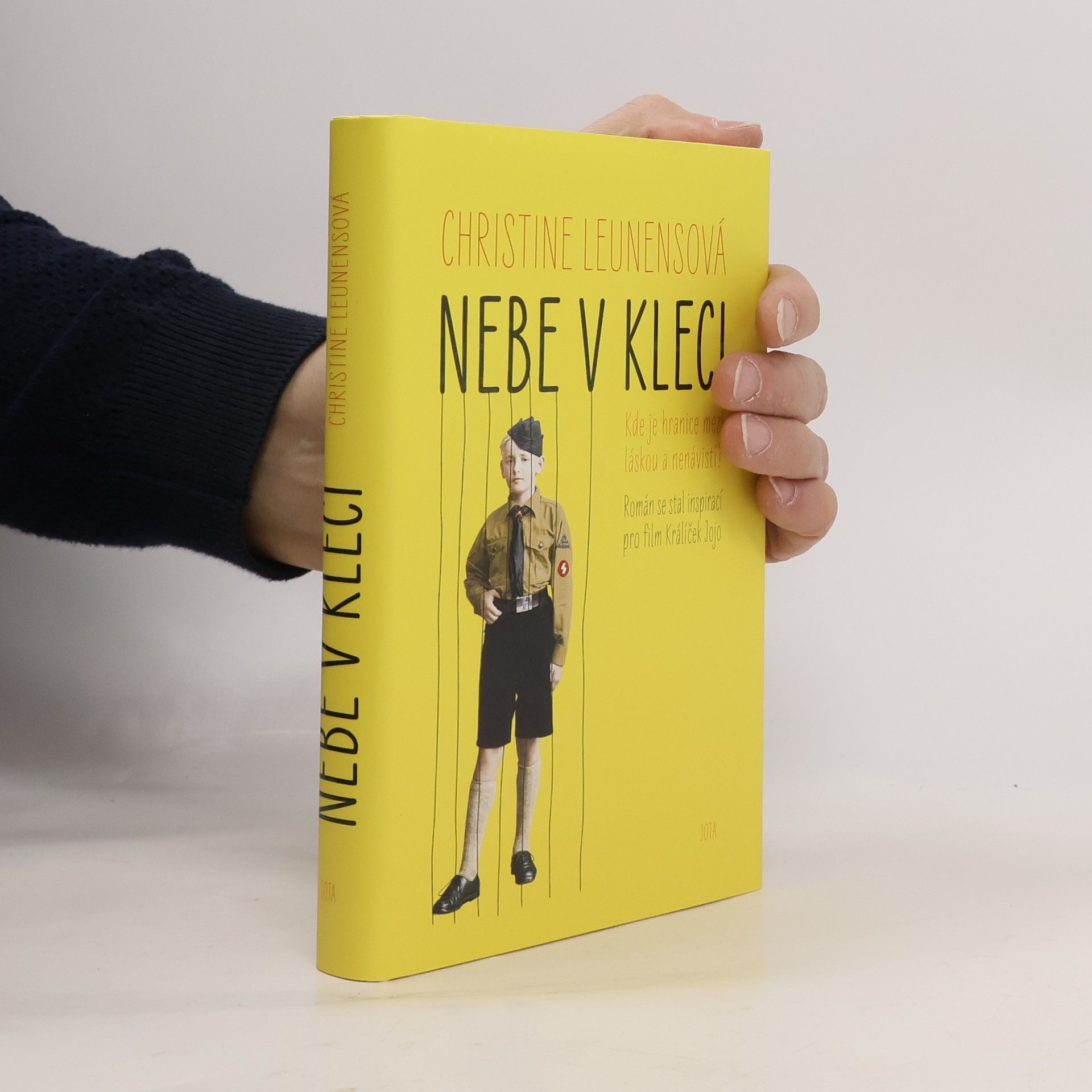 Christine Leunens Nebe v kleci