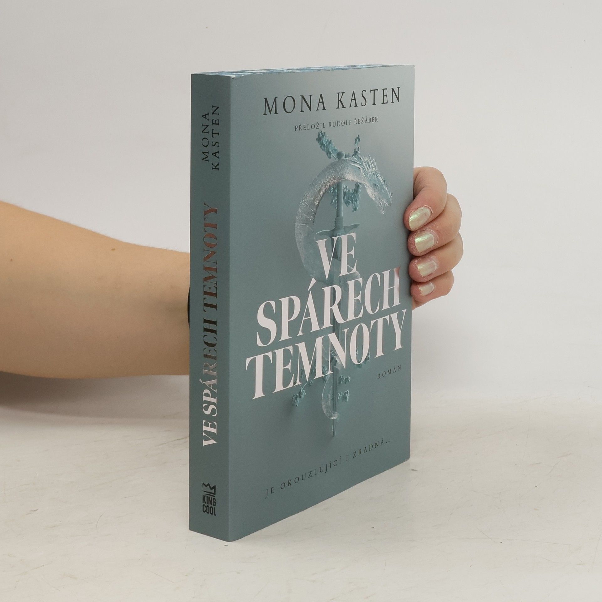 Mona Kasten Ve spárech temnoty