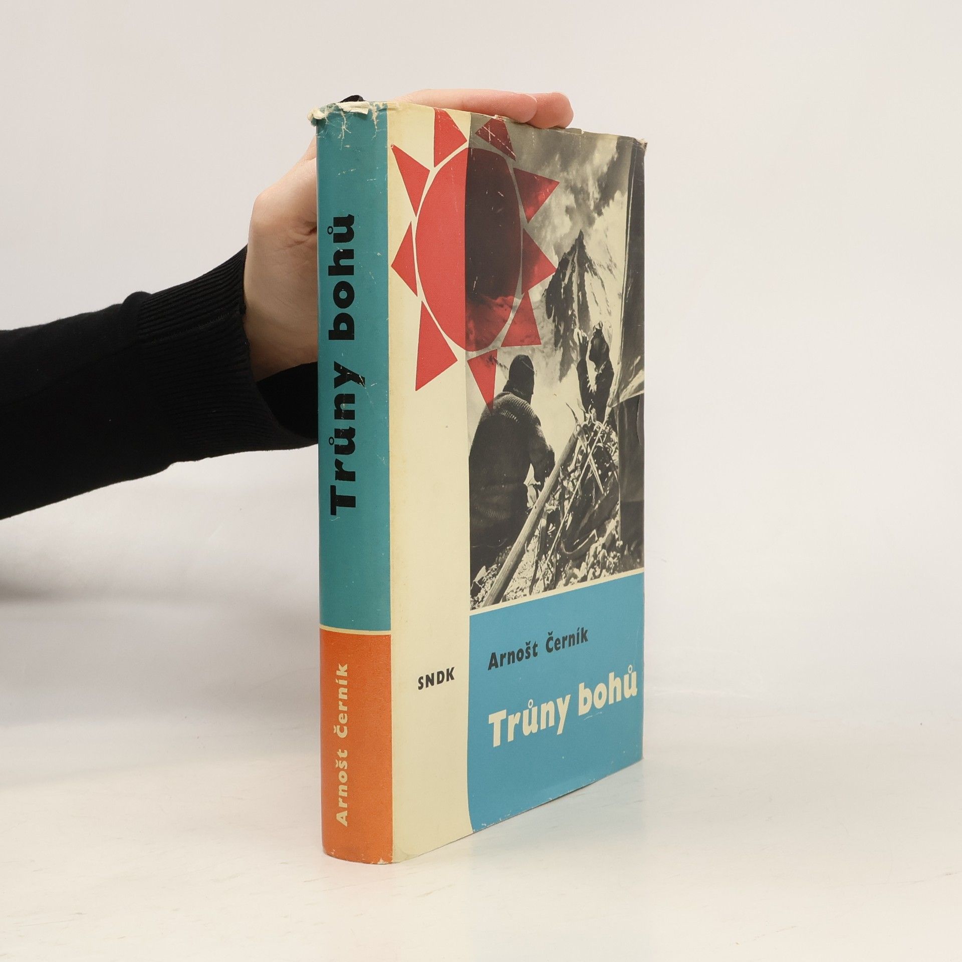 Arnošt Černík Trůny bohů