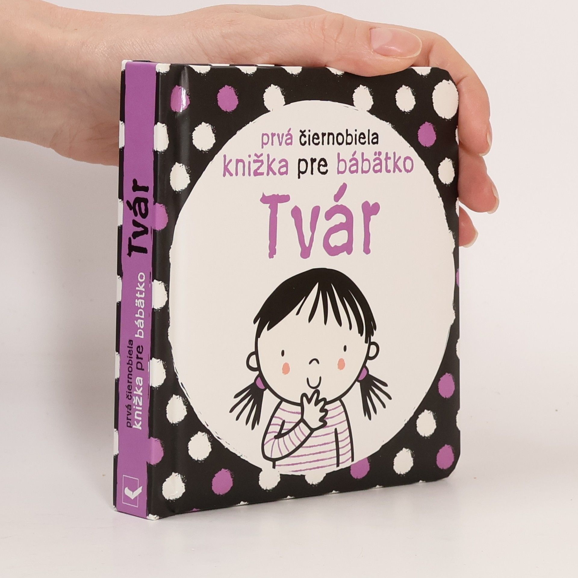 Stella Baggott Prvá čiernobiela knižka pre bábätko Tvár